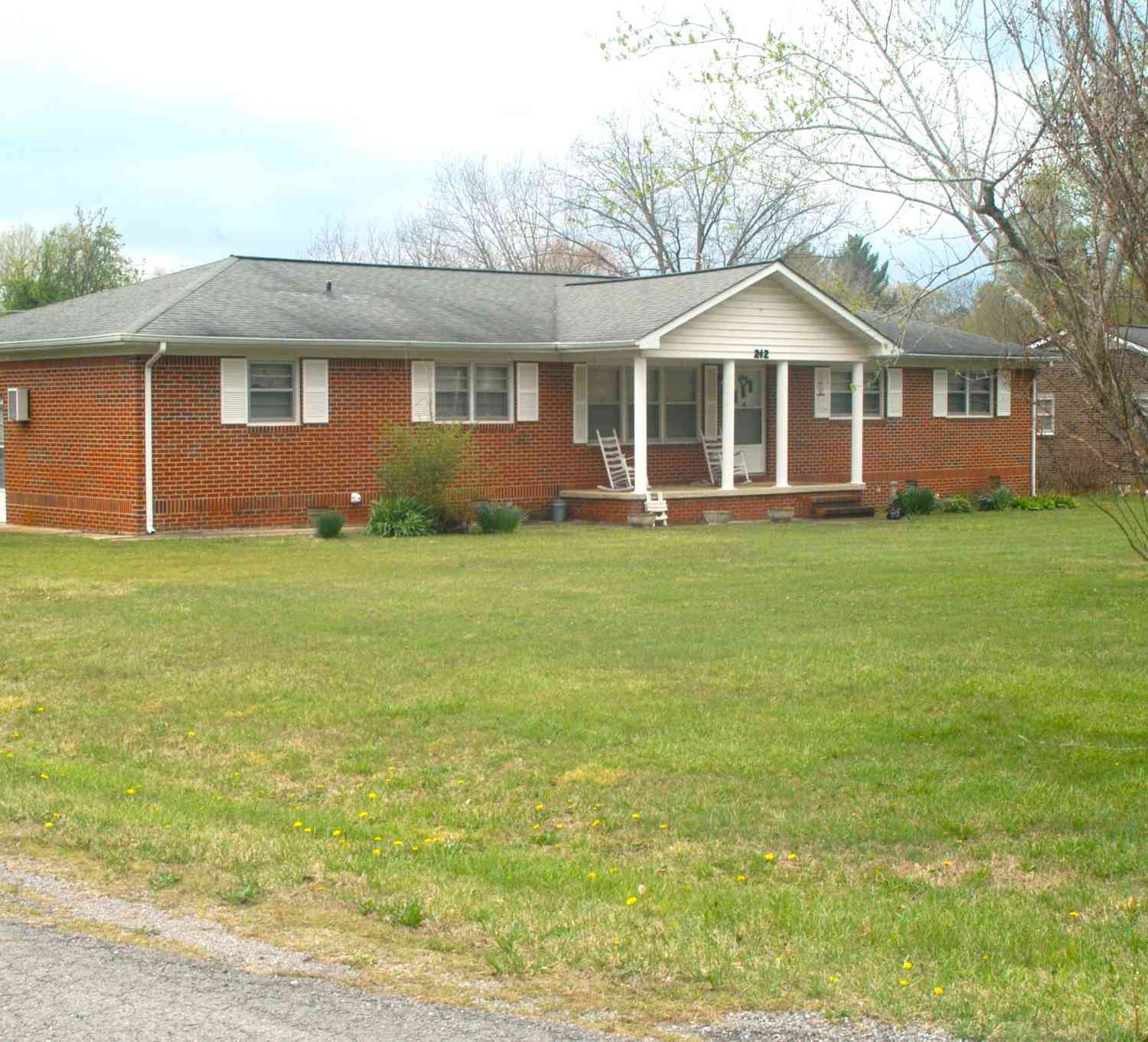 212 Crest Dr, Tullahoma, Tennessee image 1