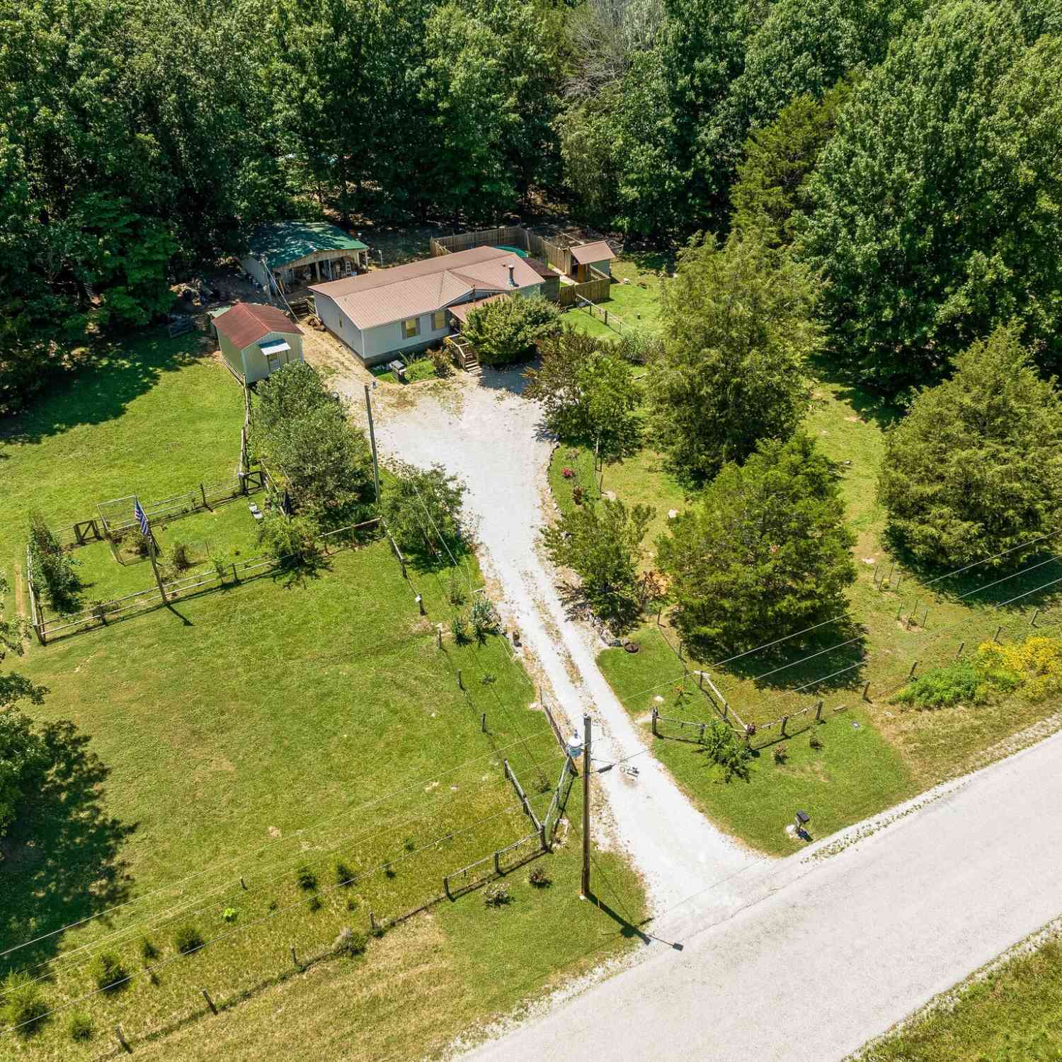 2812 Bolton Rd, Columbia, Tennessee image 2