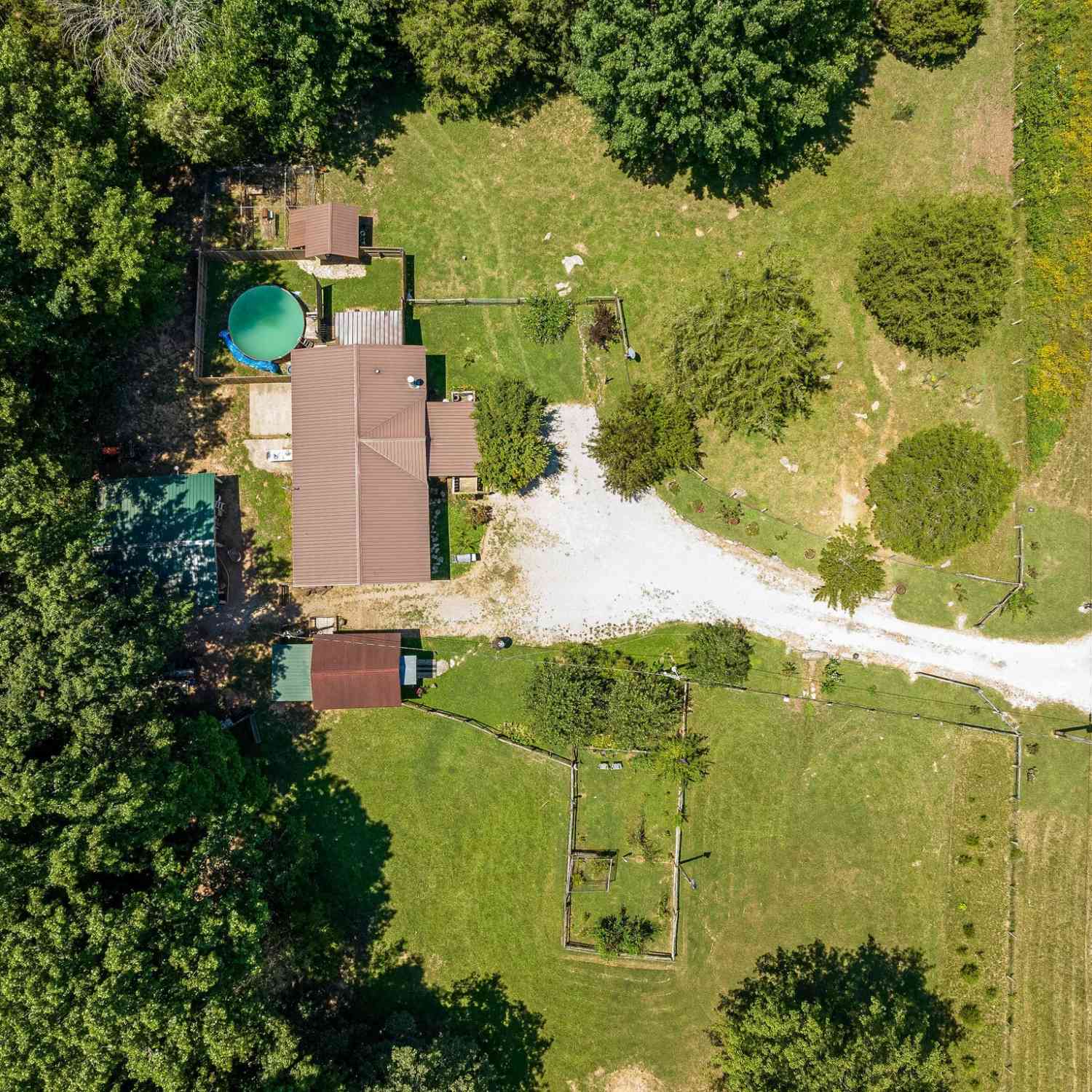 2812 Bolton Rd, Columbia, Tennessee image 9