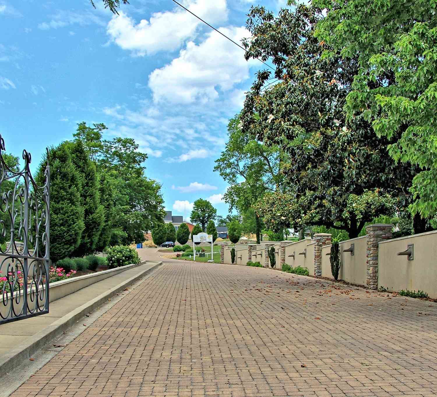 700 Halcyon Way, Columbia, Tennessee image 2