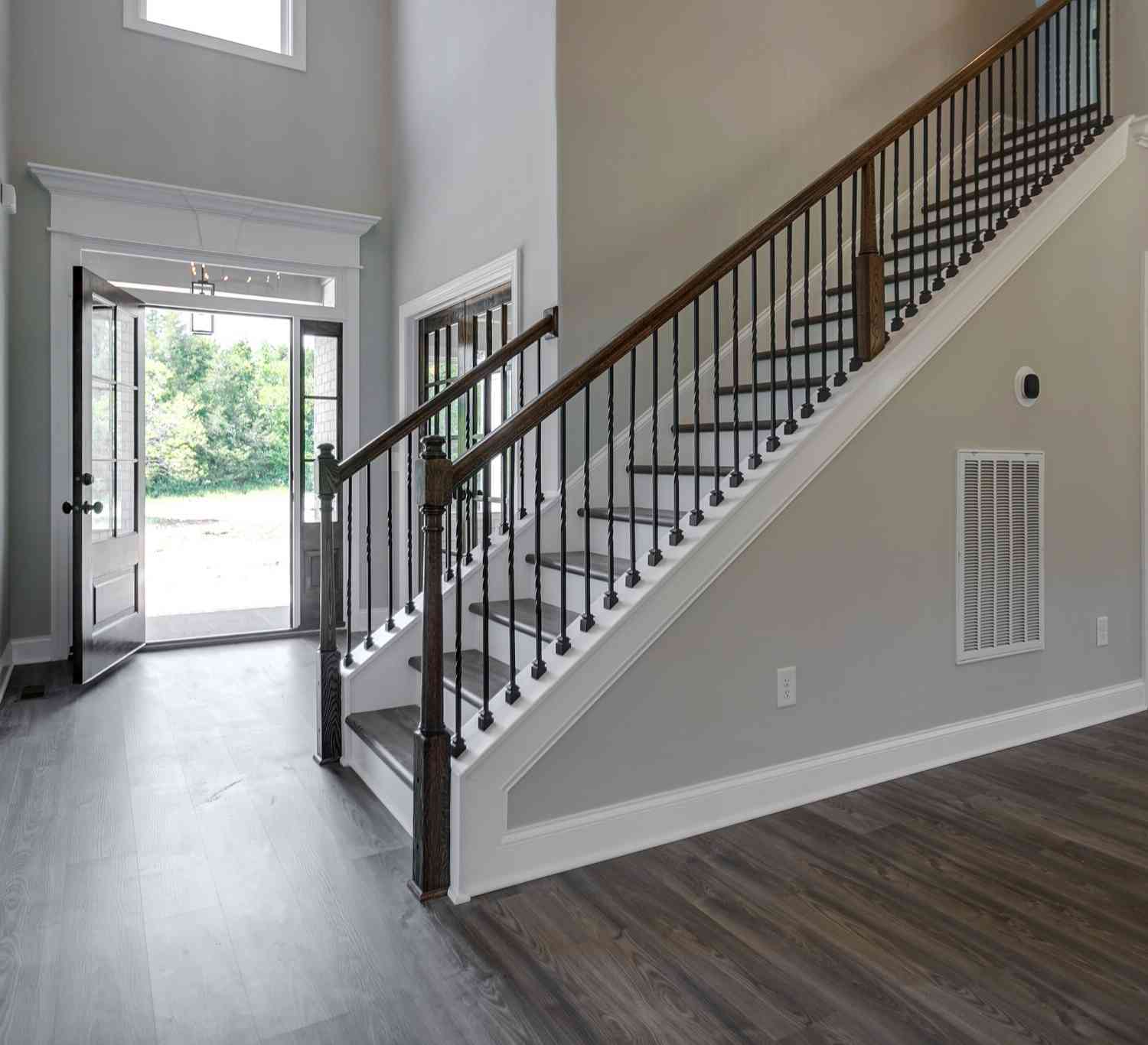 647 Josef Cir, Columbia, Tennessee image 2
