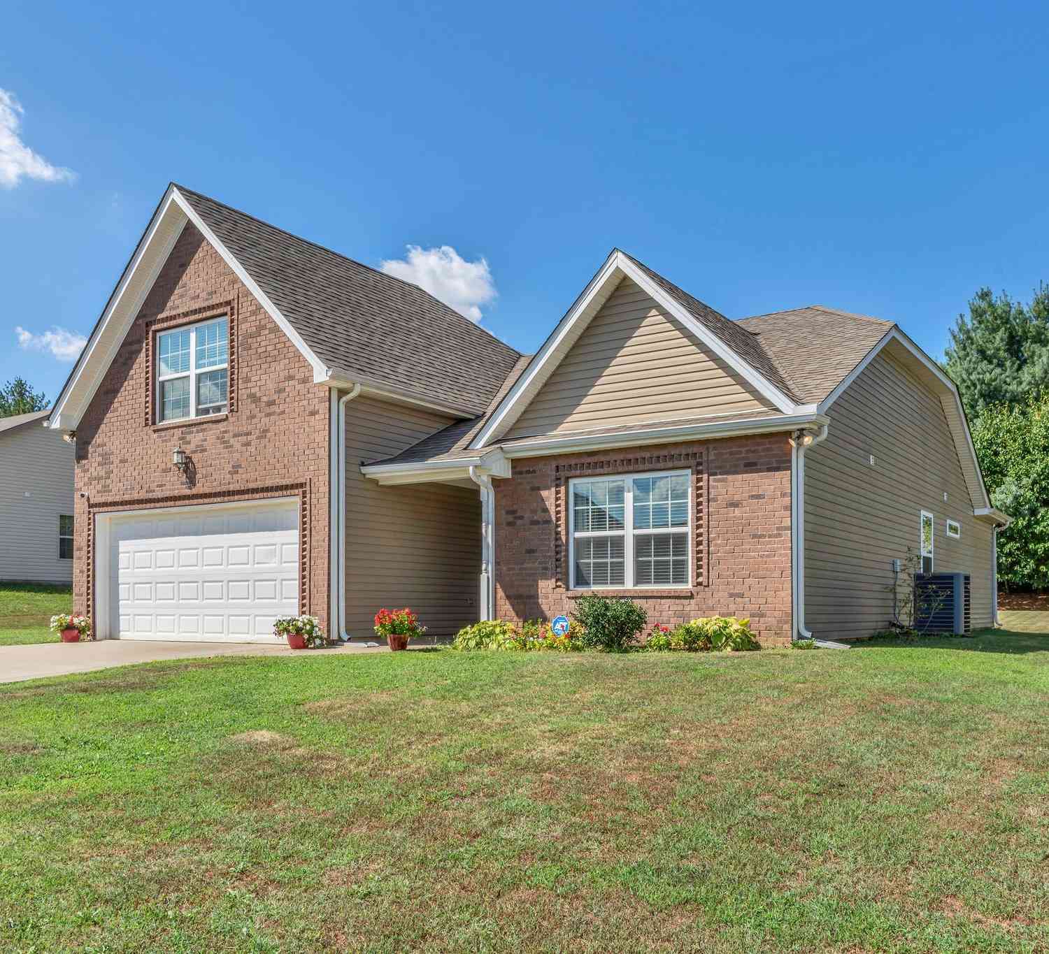 441 Golf Club Ln, Springfield, Tennessee image 2