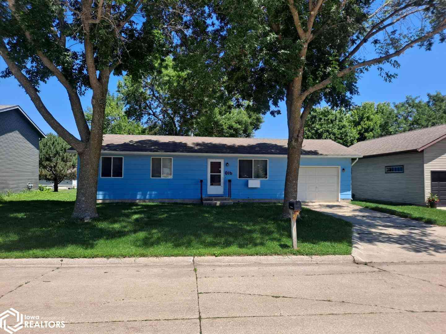 Homes For Sale - 816 W 12th Ave N<br/> Clear Lake, IA 50428