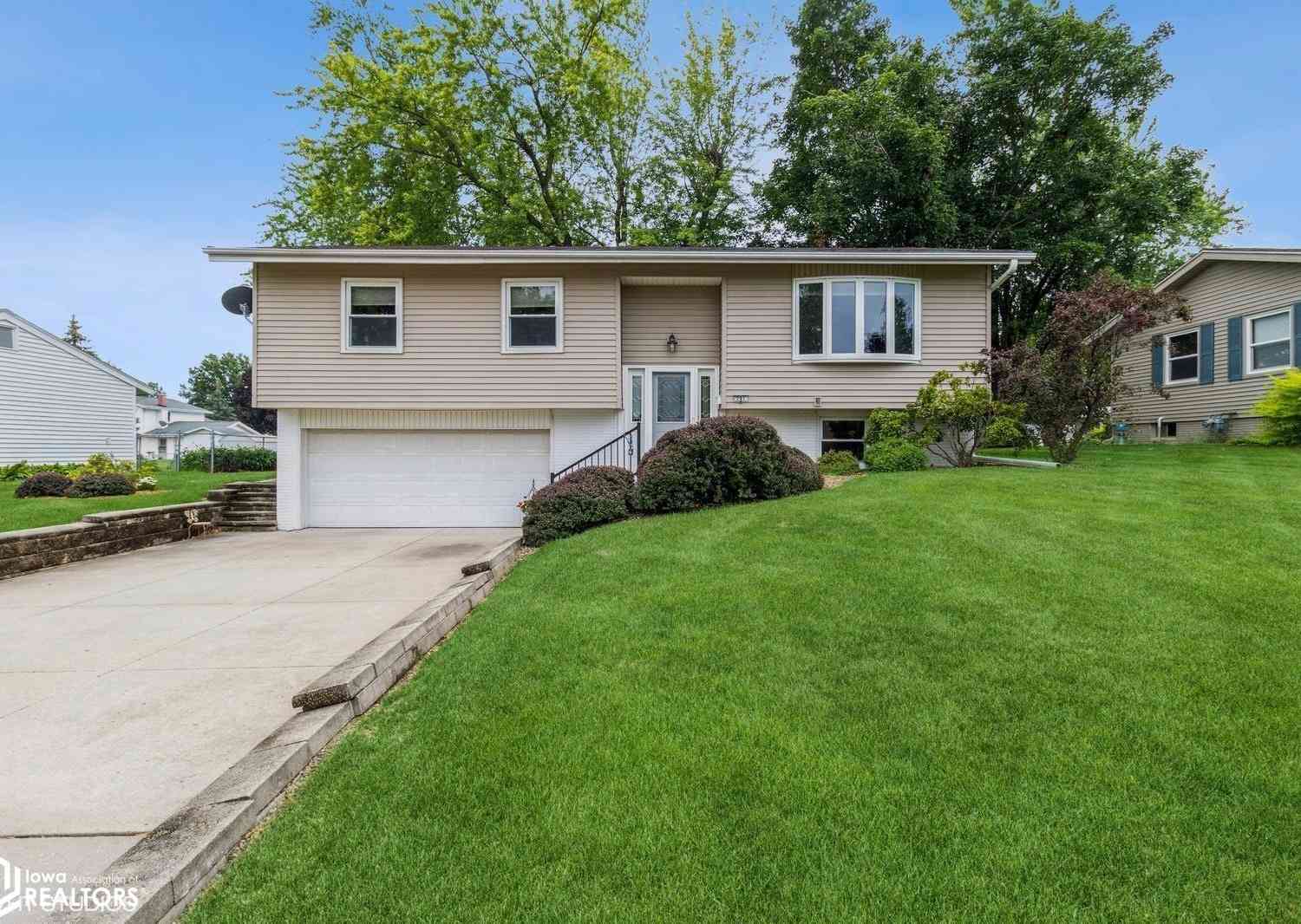 Homes For Sale - 201 Thunderbird Drive<br/> Marshall County, Marshalltown, IA 50158