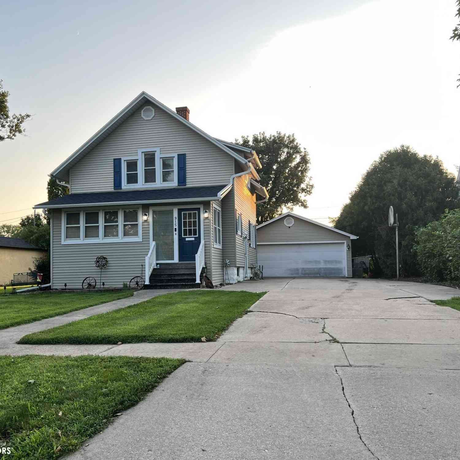 Homes For Sale - 915 Elm Street<br/> Poweshiek County, Grinnell, IA 50112