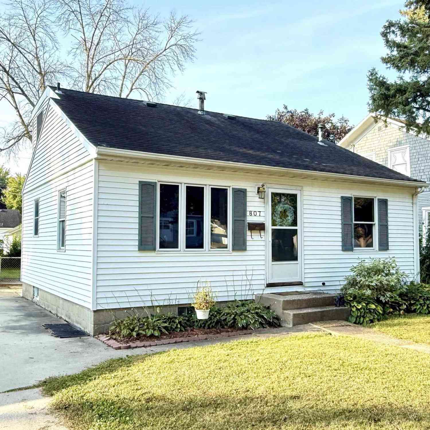 Homes For Sale - 807 10th Street NE<br/> Mason City, IA 50401