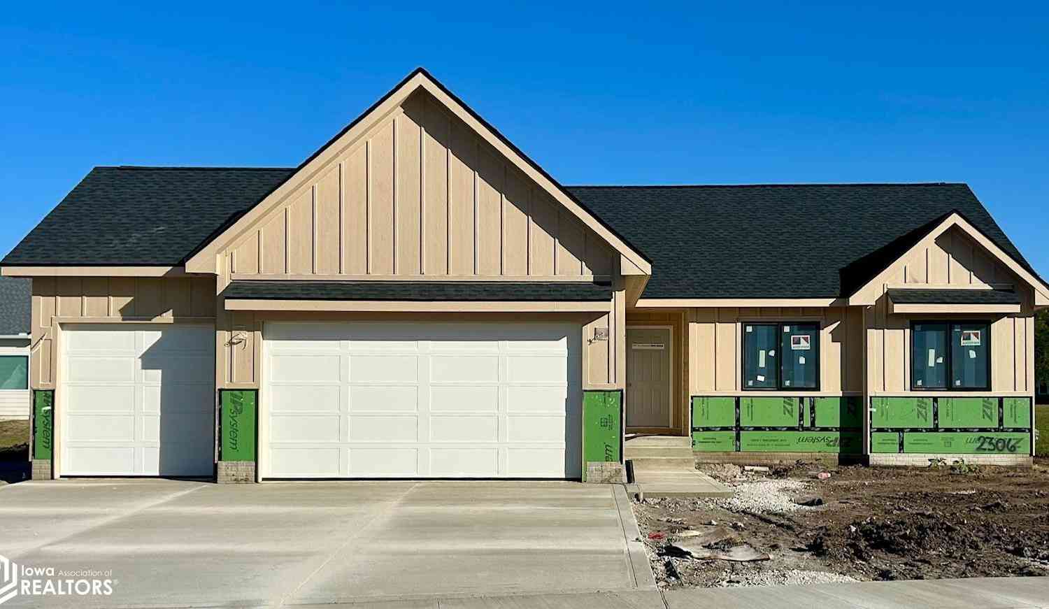 Homes For Sale - 2306 Heritage Lane<br/> Hardin County, Iowa Falls, IA 50126