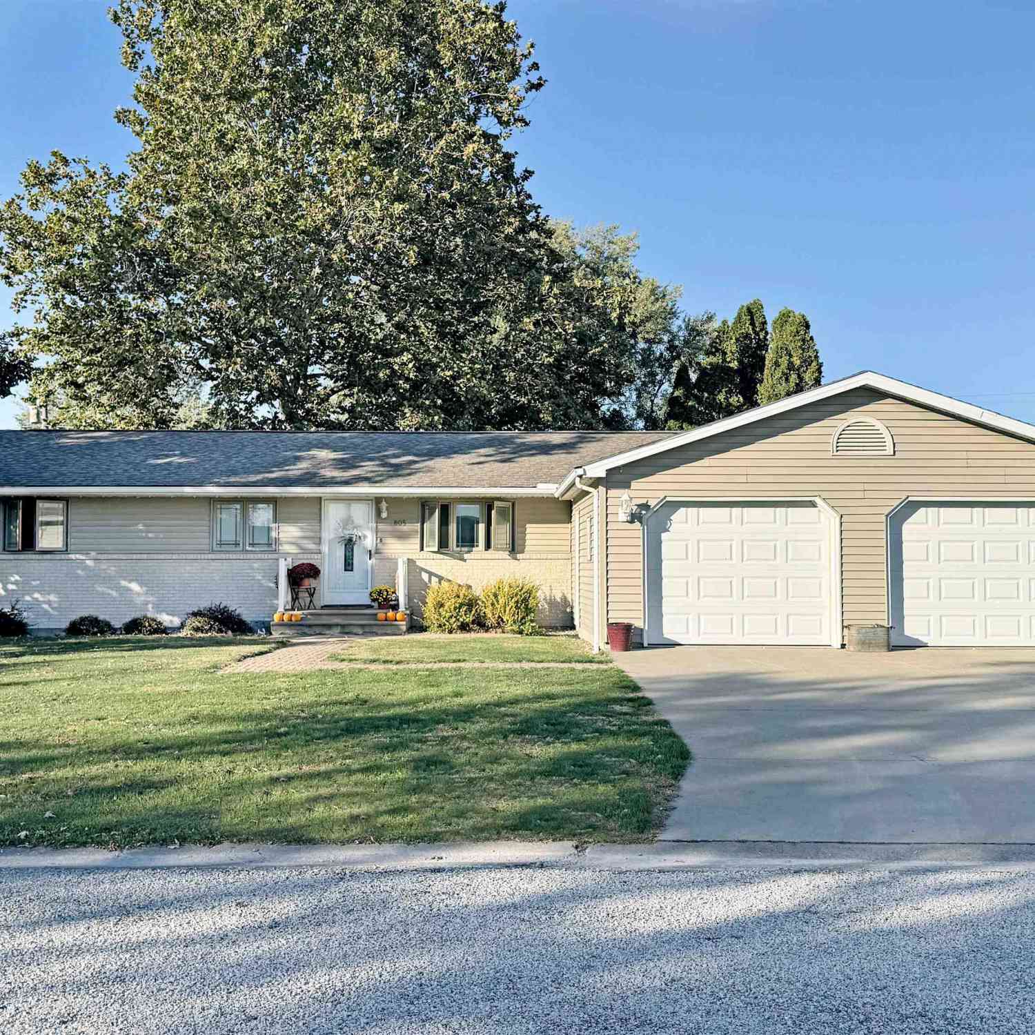 Homes For Sale - 805 Pamela Street<br/> Moravia, IA 52571