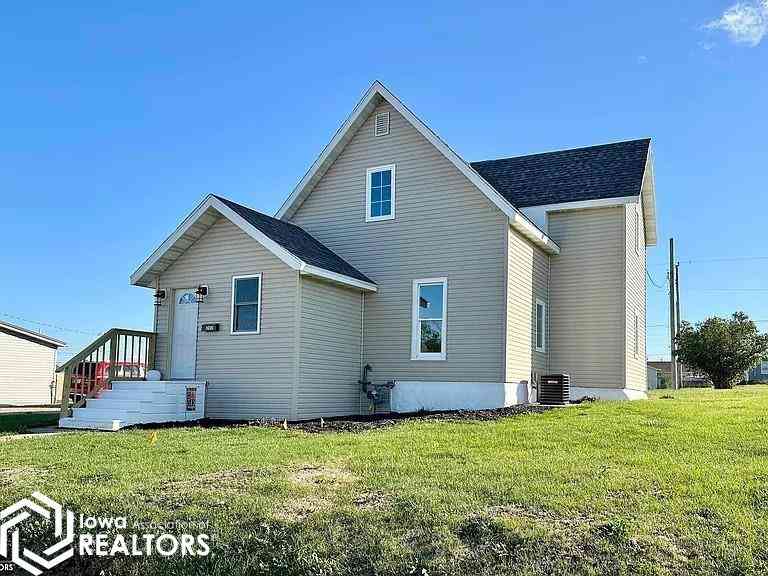 Homes For Sale - 505 Woodbury Street<br/> Marshall County, Marshalltown, IA 50158