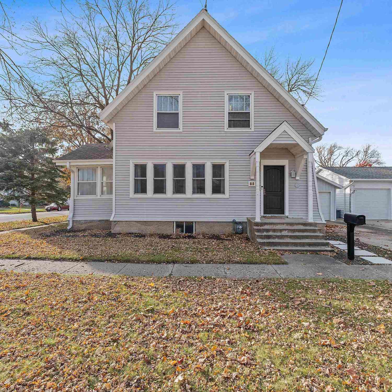 Homes For Sale - 17 S 13th Street<br/> Clear Lake, IA 50428