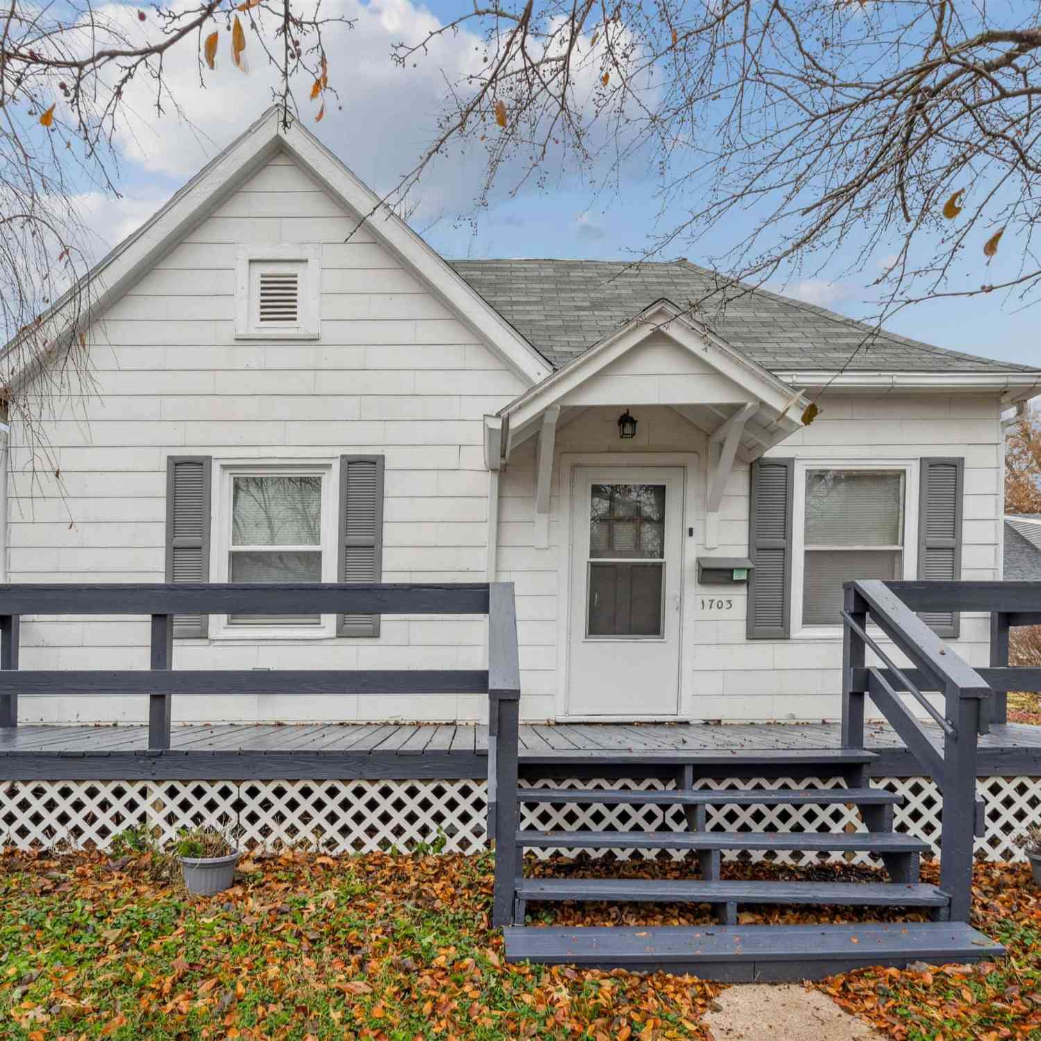 Homes For Sale - 1703 W State Street<br/> Marshall County, Marshalltown, IA 50158