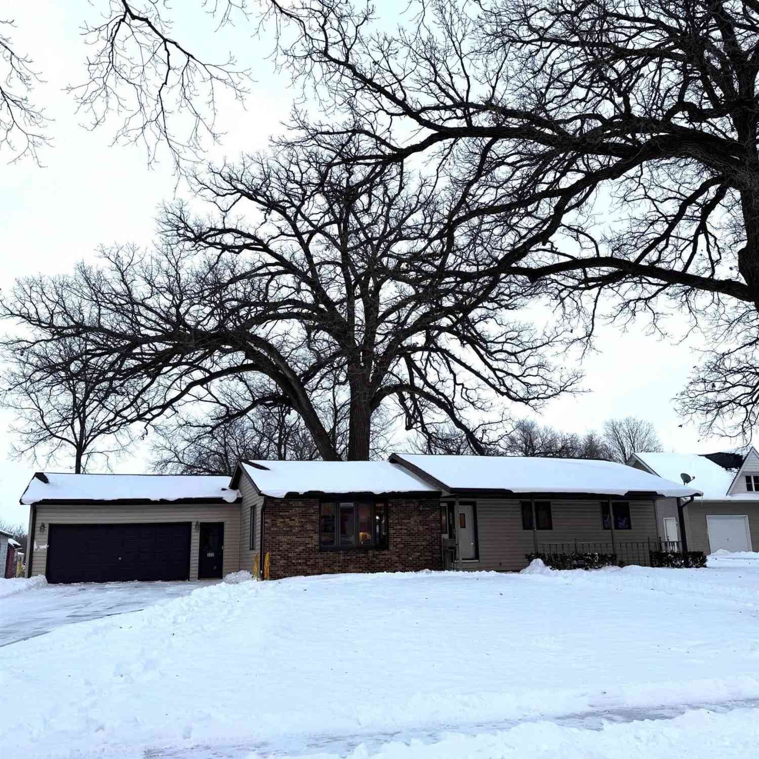 Homes For Sale - 332 N Thorington Street<br/> Kossuth County, Algona, IA 50511