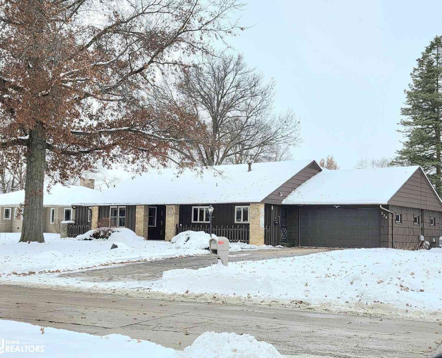 Homes For Sale - 234 Willowbrook Dr.<br/> Mason City, IA 50401