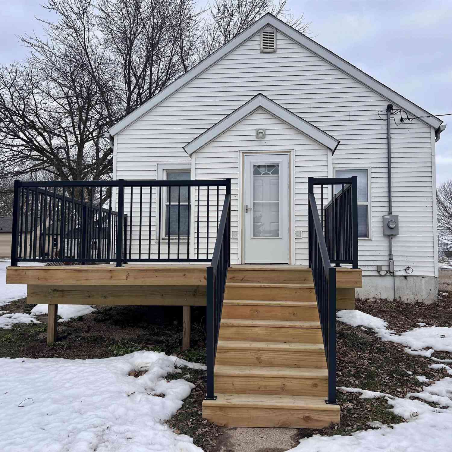 Homes For Sale - 707 E 6th Street<br/> Grundy County, Wellsburg, IA 50680