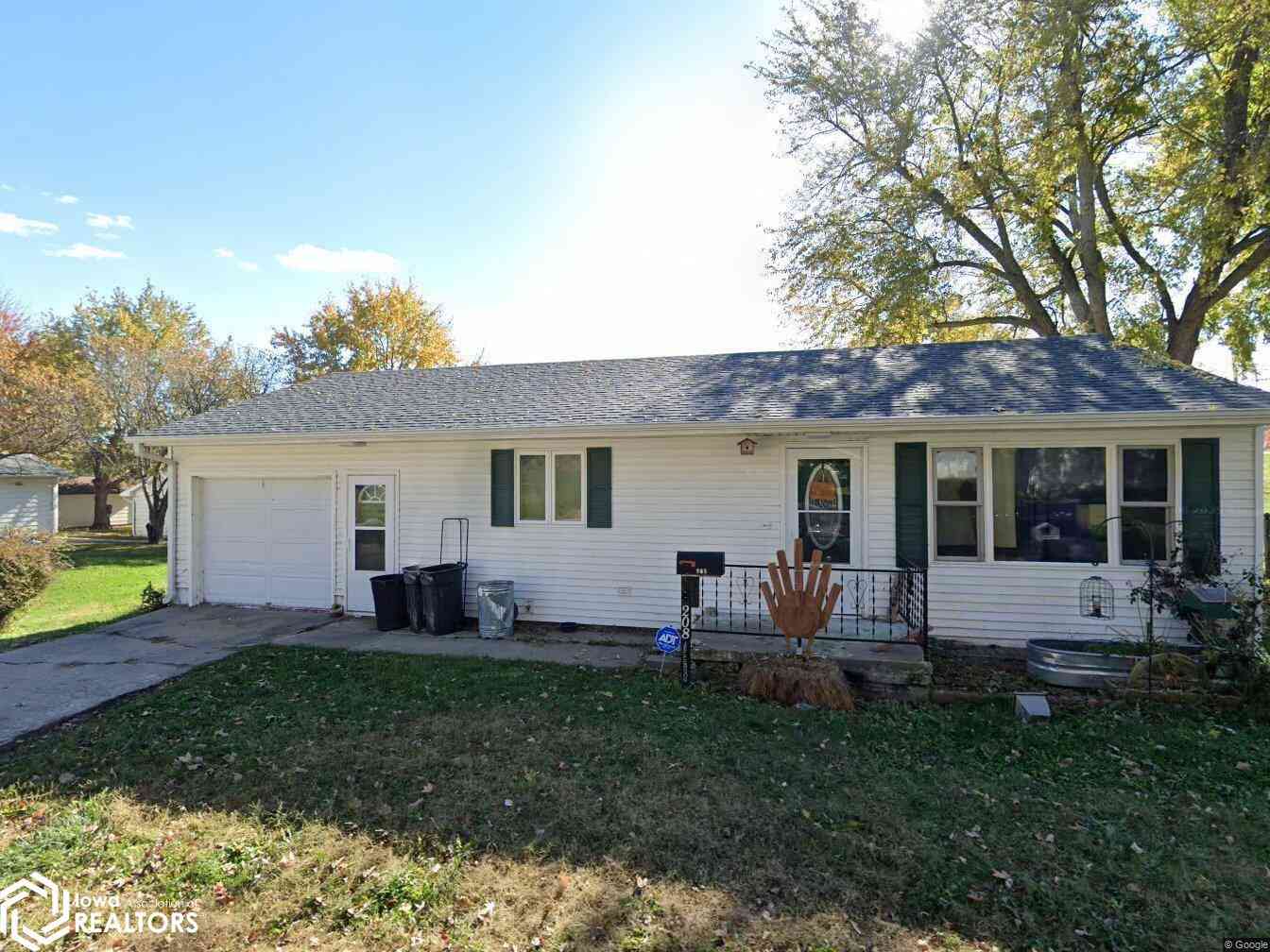 Homes For Sale - 208 Jefferson Street<br/> Taylor County, Bedford, IA 50833