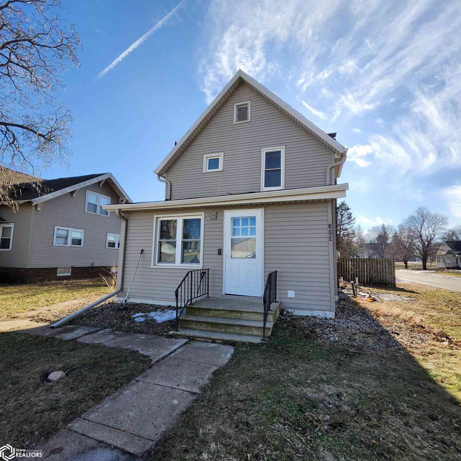 Homes For Sale - 300 2nd St<br/> Bode, IA 50519