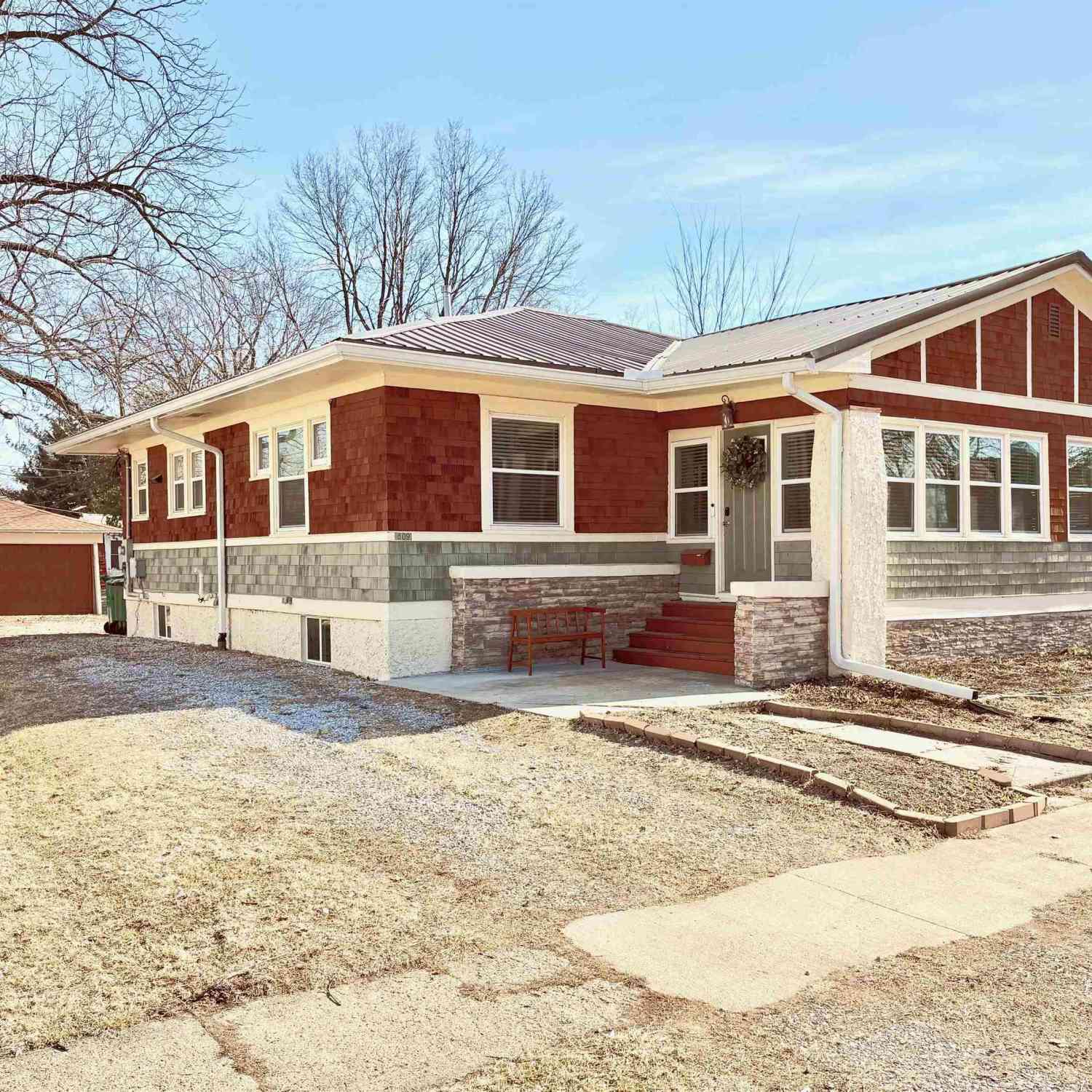 Homes For Sale - 809 S 4th Street<br/> Fairfield, IA 52556