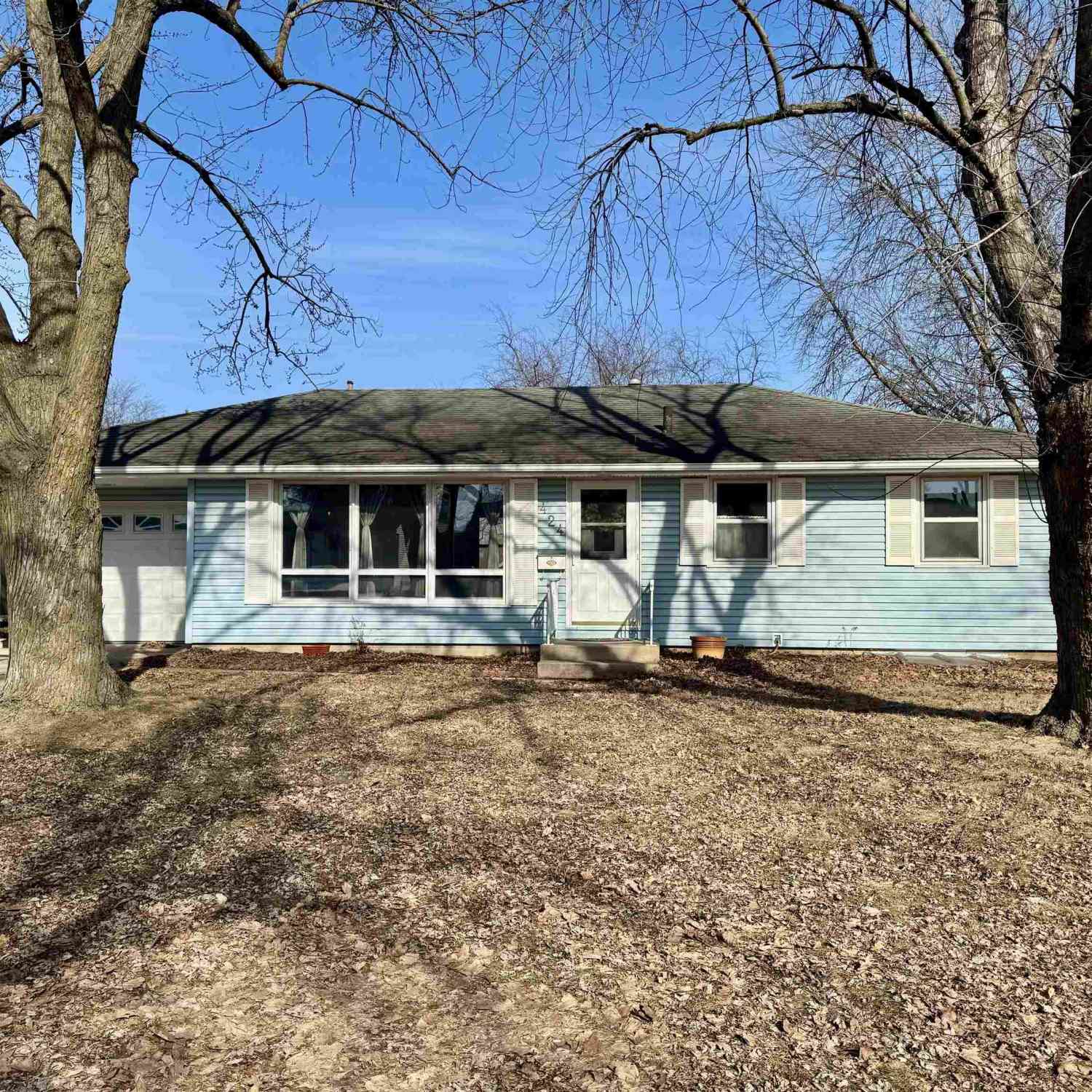 Homes For Sale - 424 22nd Street SW<br/> Mason City, IA 50401