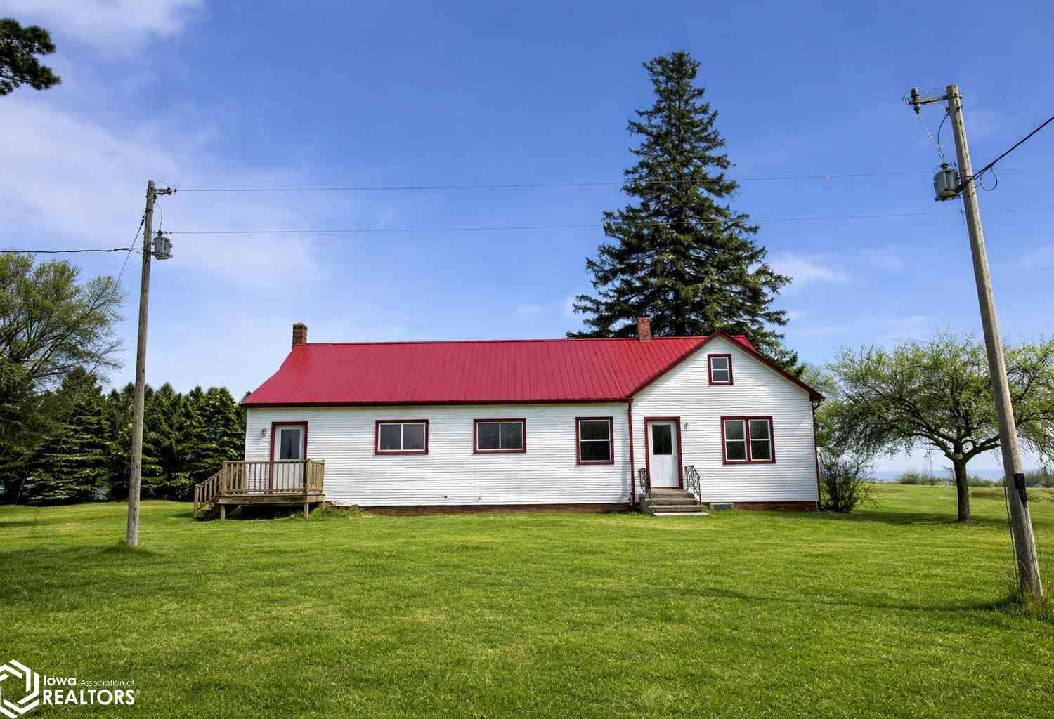 Homes For Sale - 1443 Ivanhoe Avenue<br/> New Hampton, IA 50659