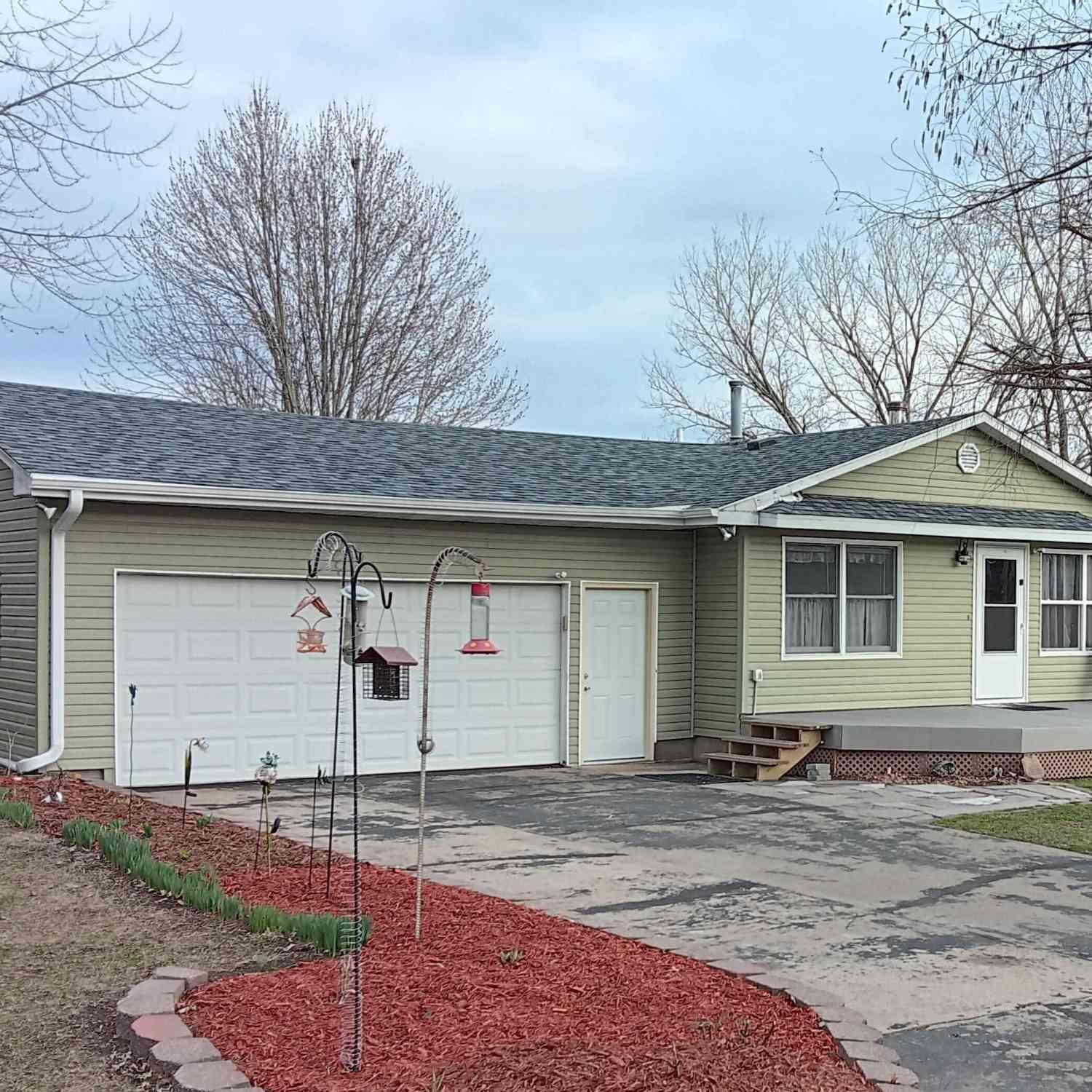 Homes For Sale - 1505 Southview Circle<br/> Fairfield, IA 52556