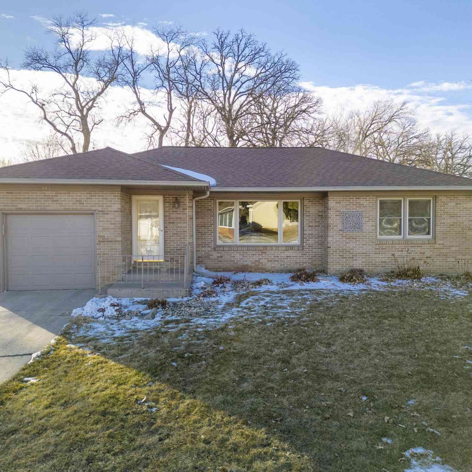 Homes For Sale - 519 17th St W<br/> Clear Lake, IA 50428