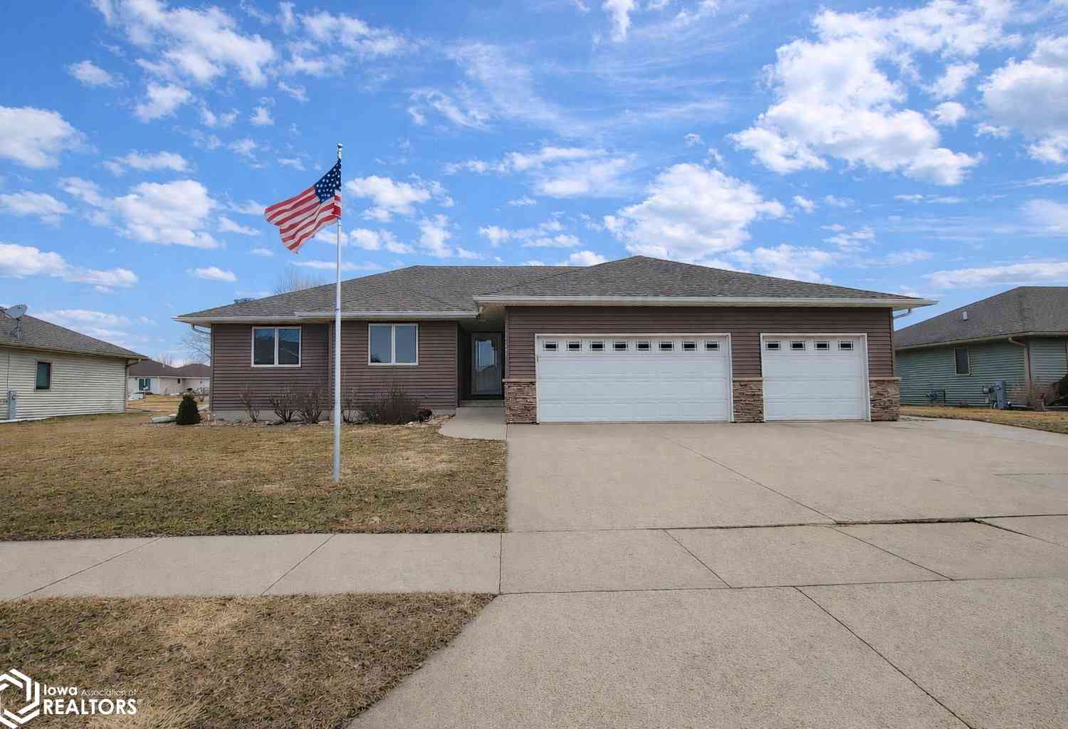 Homes For Sale - 1228 Moonstone Court<br/> Mason City, IA 50401