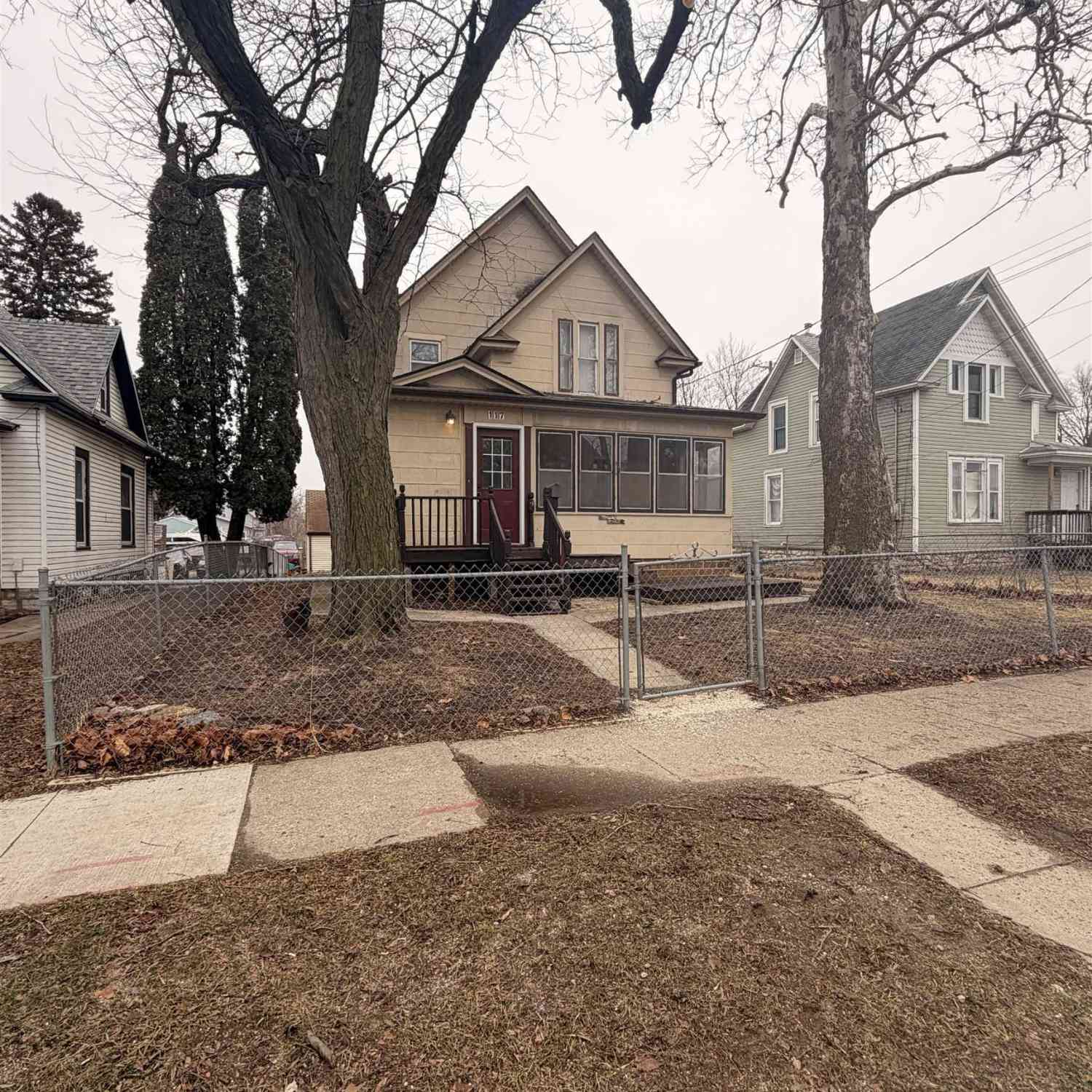Homes For Sale - 117 S Monroe Avenue<br/> Mason City, IA 50401