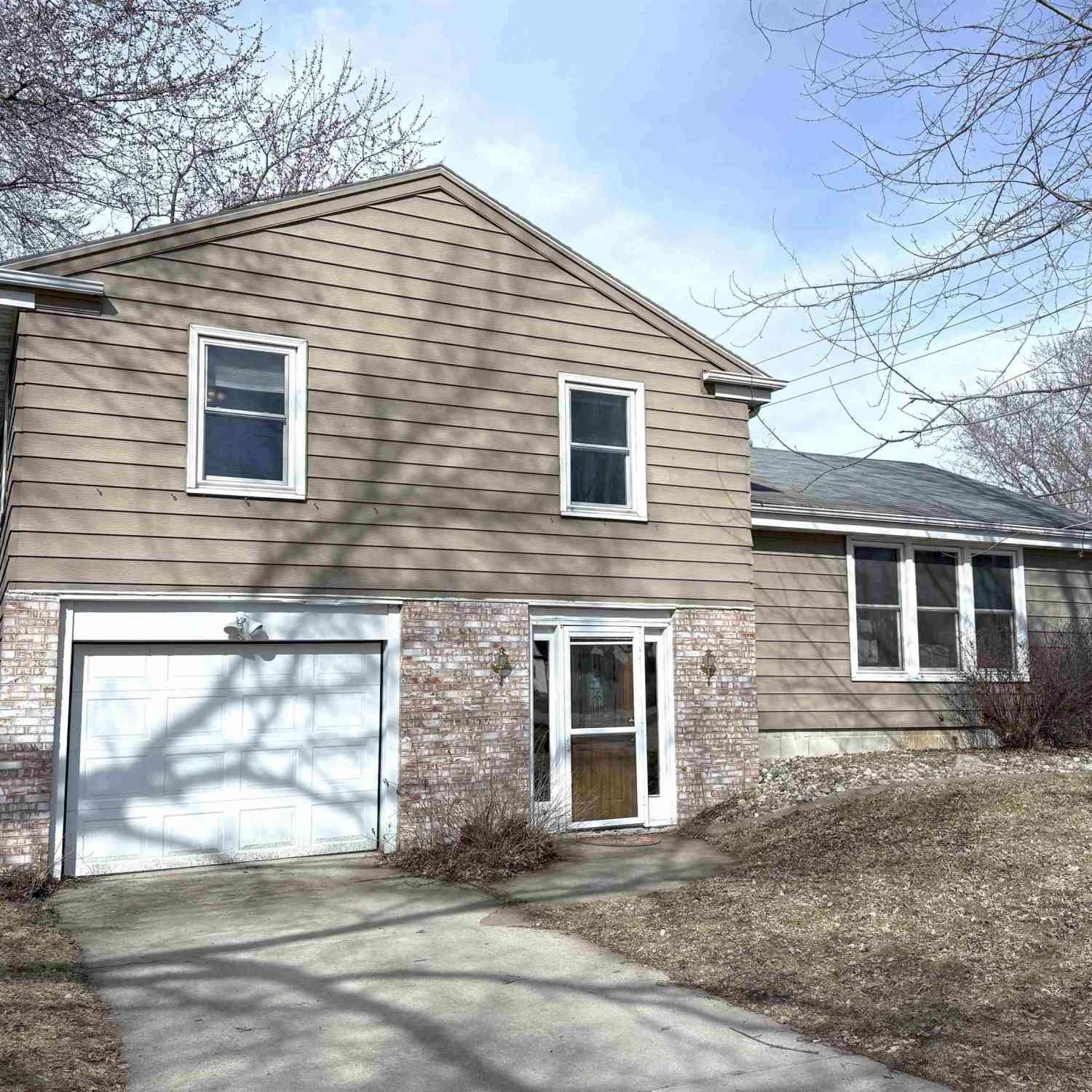 Homes For Sale - 1304 2nd Street NW<br/> Mason City, IA 50401