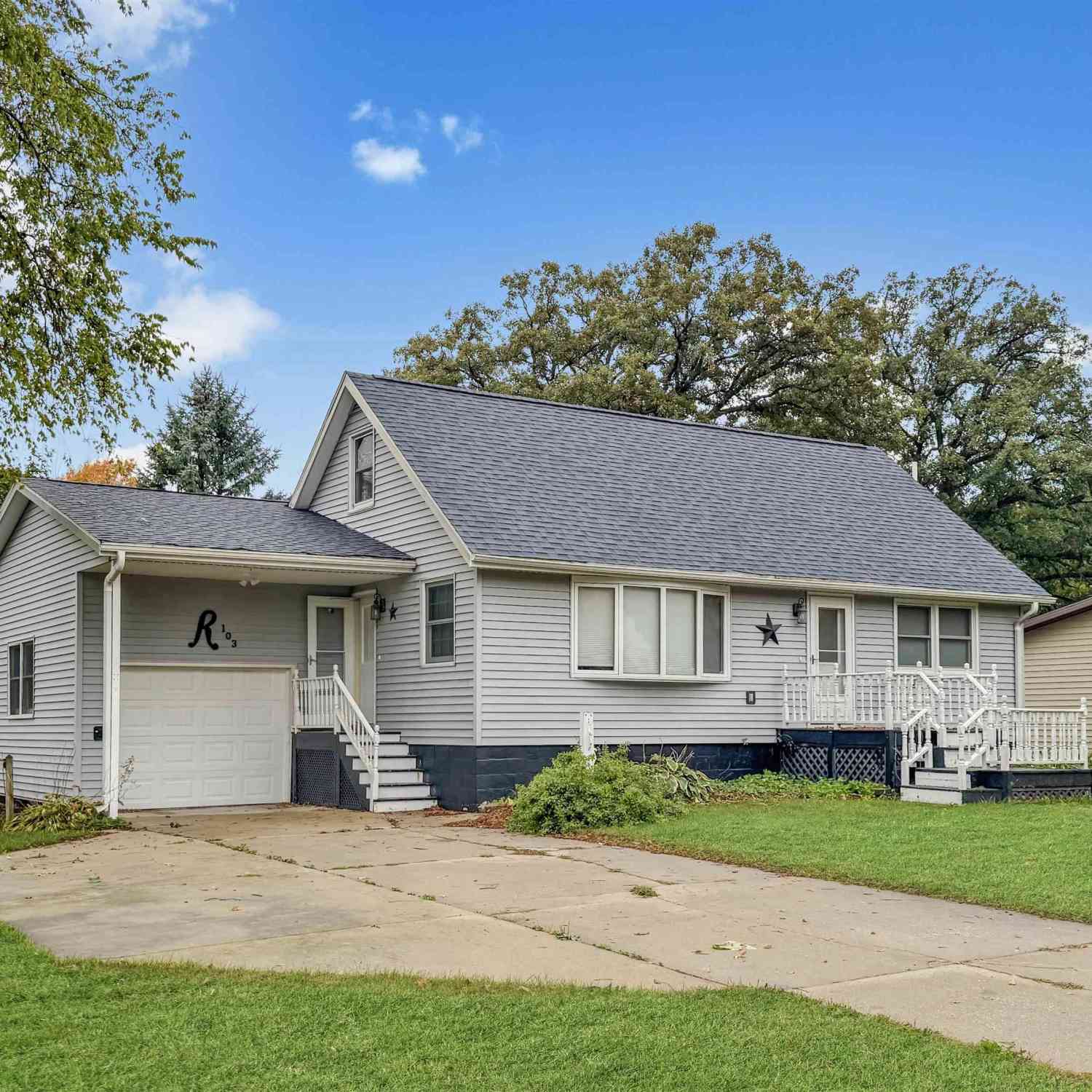 Homes For Sale - 103 Pershing Avenue<br/> Tama County, Lincoln, IA 50652
