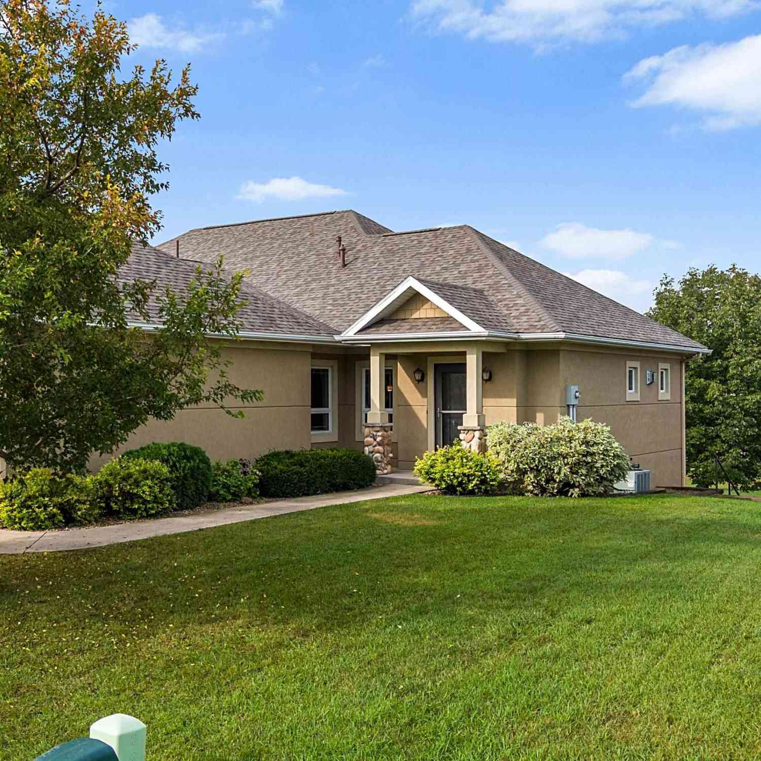 Condo For Sale - 516 Lexington Dr<br/> Clear Lake, IA 50428
