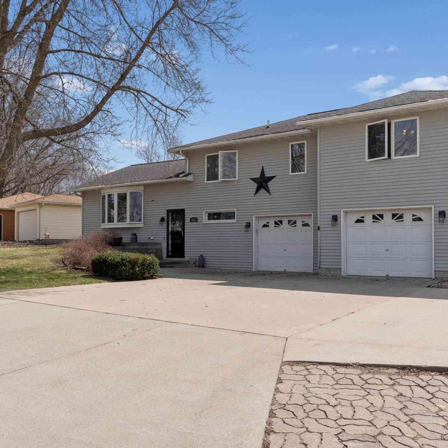 Homes For Sale - 201 Fairway Dr<br/> Clear Lake, IA 50428