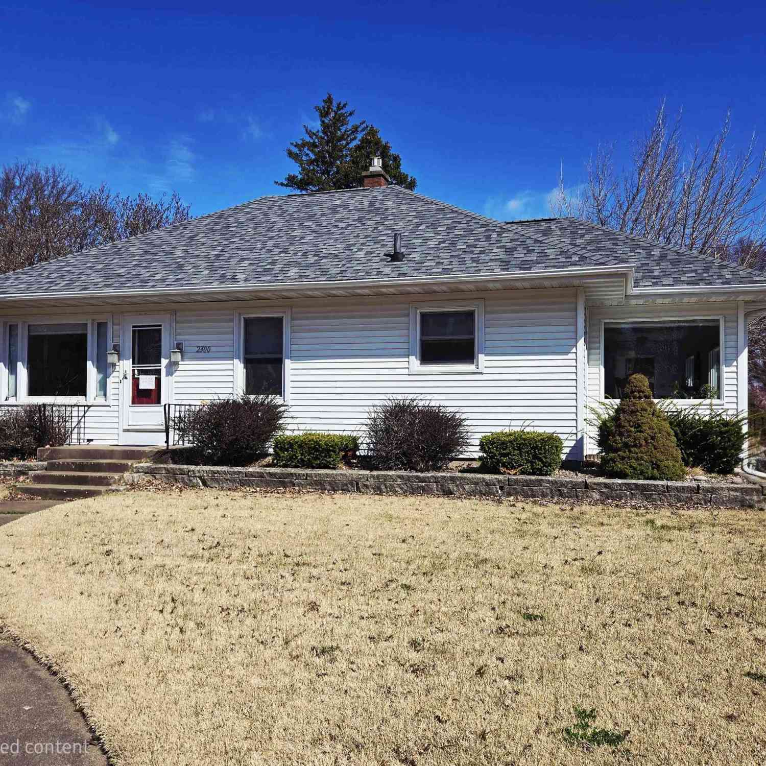 Homes For Sale - 2300 West Avenue<br/> Burlington, IA 52601
