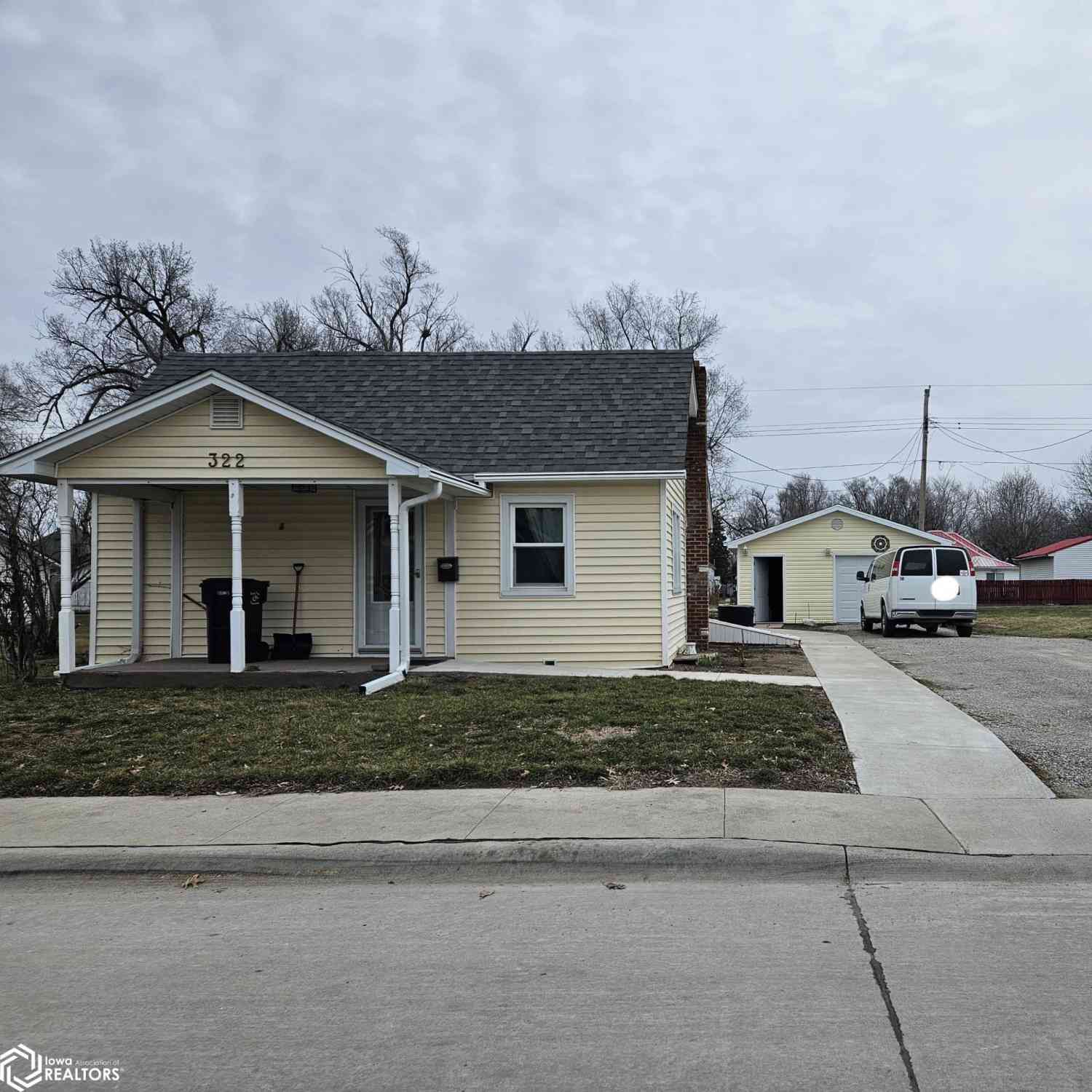 Homes For Sale - 322 S Davis Street<br/> Wapello County, Ottumwa, IA 52501