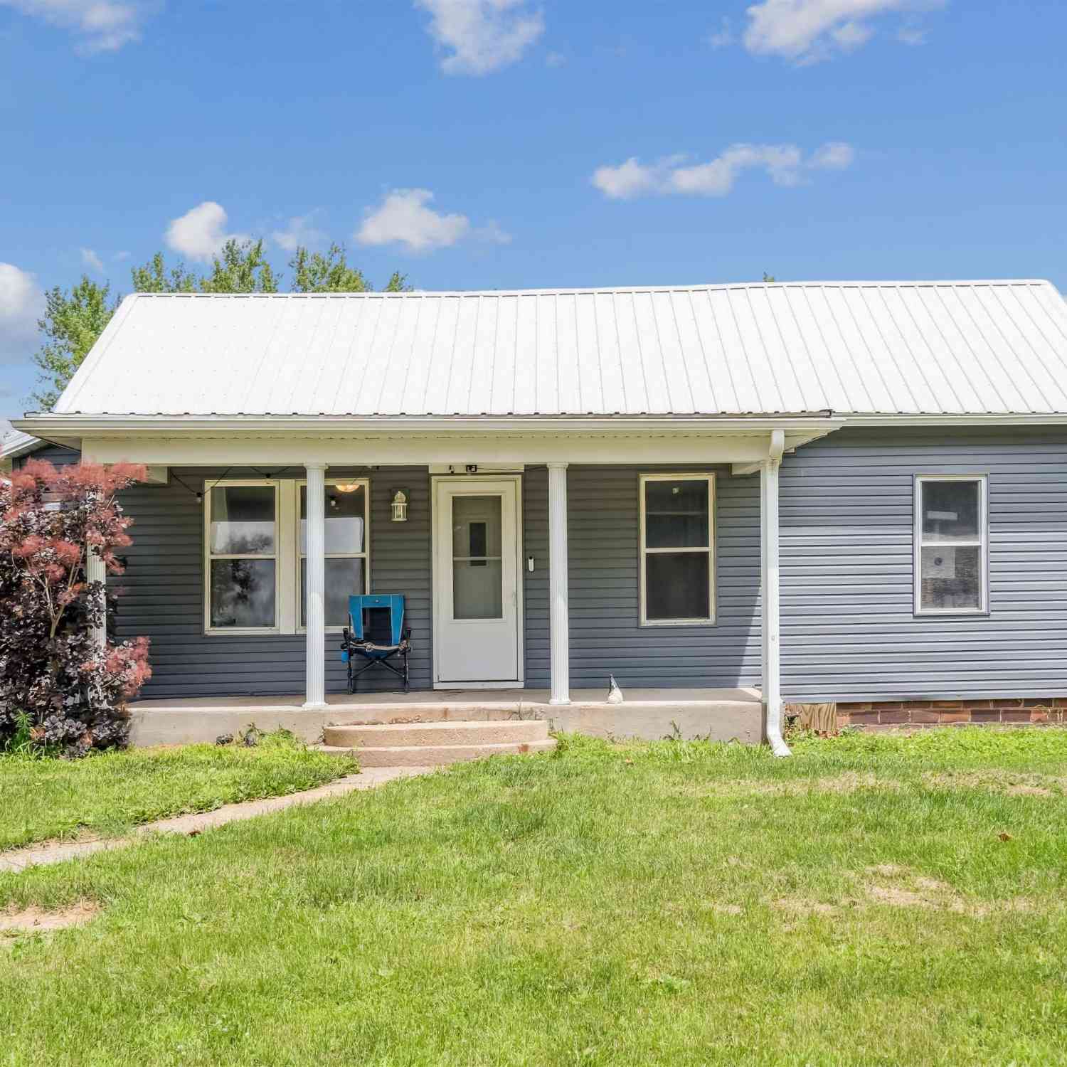 Homes For Sale - 407 E Clark Street<br/> Montezuma, IA 50171
