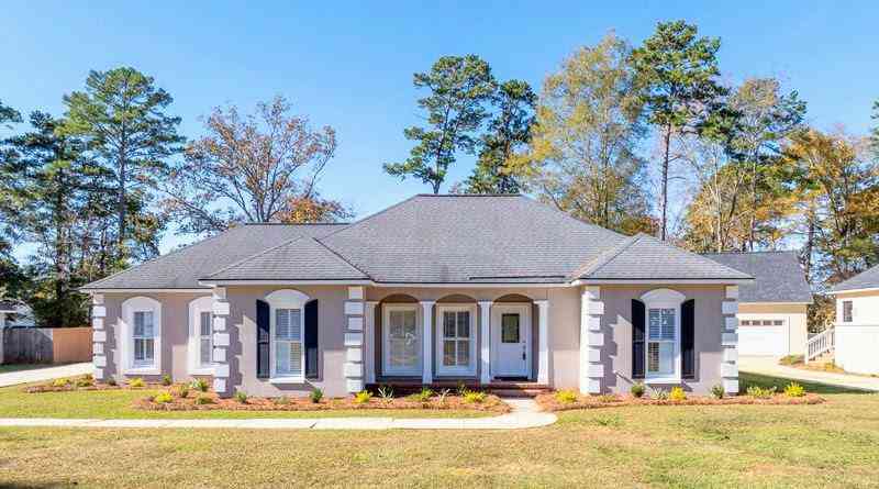 Homes For Sale - 2813 W Doublegate Drive W<br/> Albany, GA 31721