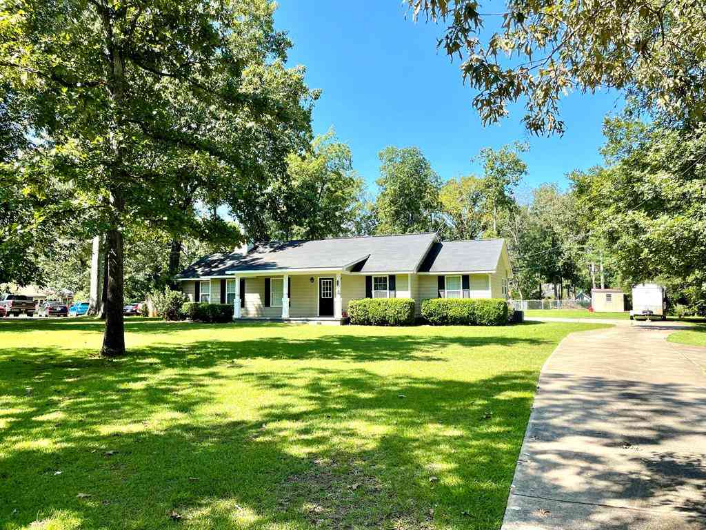 Homes For Sale - 222 North Doublegate Drive<br/> Albany, GA 31721