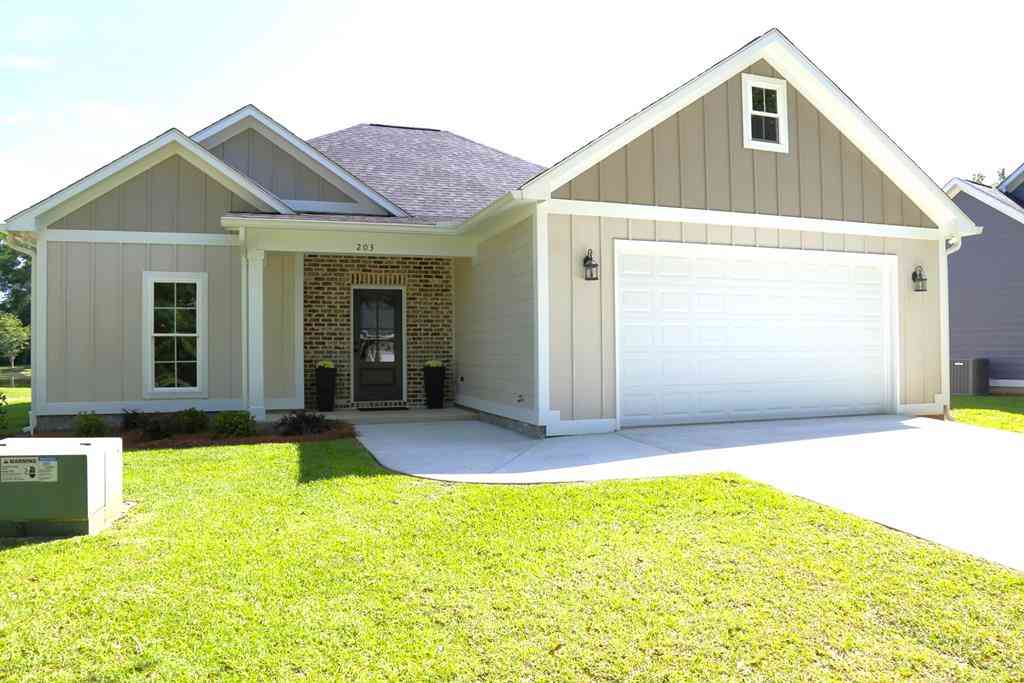 Homes For Sale - 203 Saxton Place<br/> Leesburg, GA 31763