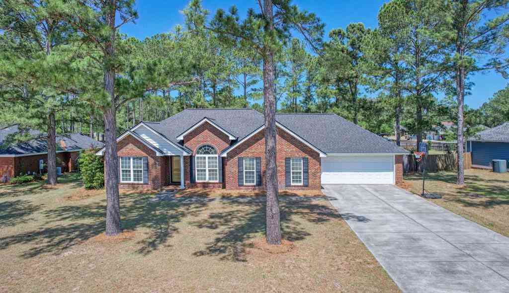 Homes For Sale - 182 Autumn Leaf Dr<br/> Leesburg, GA 31763