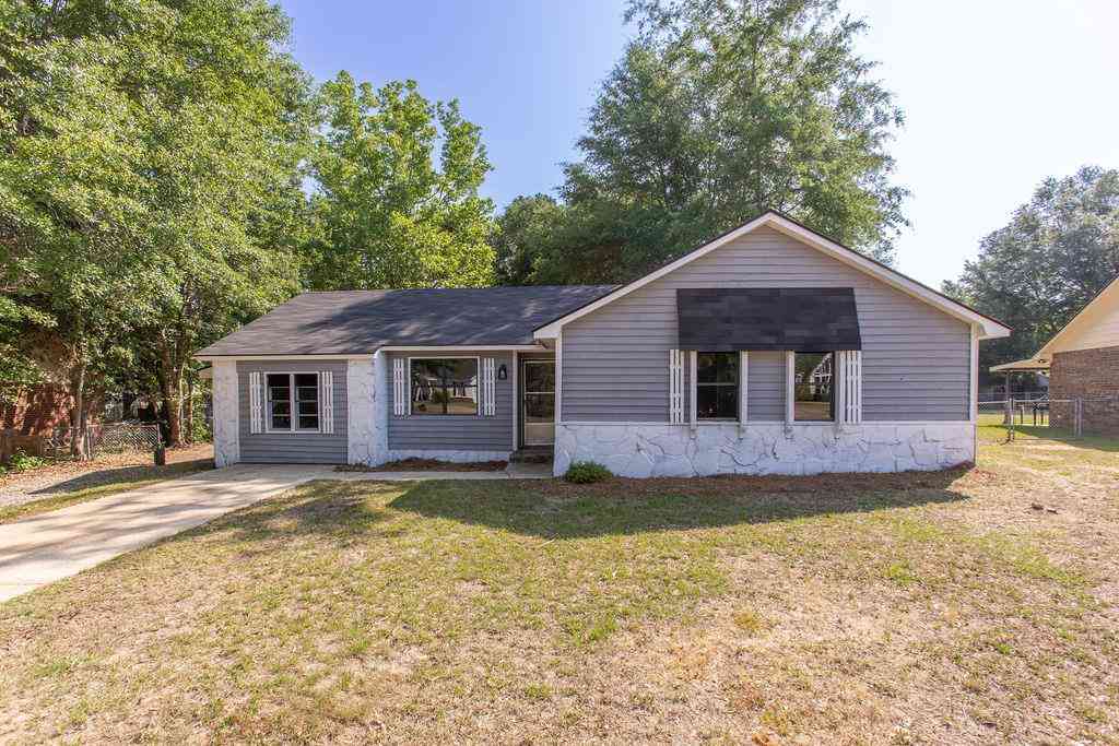 Homes For Sale - 122 Seminole Ave<br/> Leesburg, GA 31763