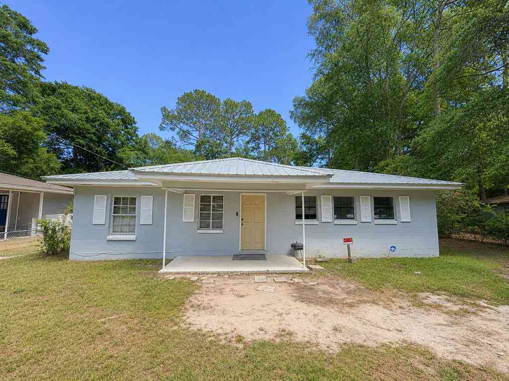 Homes For Sale - 1207 Goff Street<br/> Tifton, GA 31794