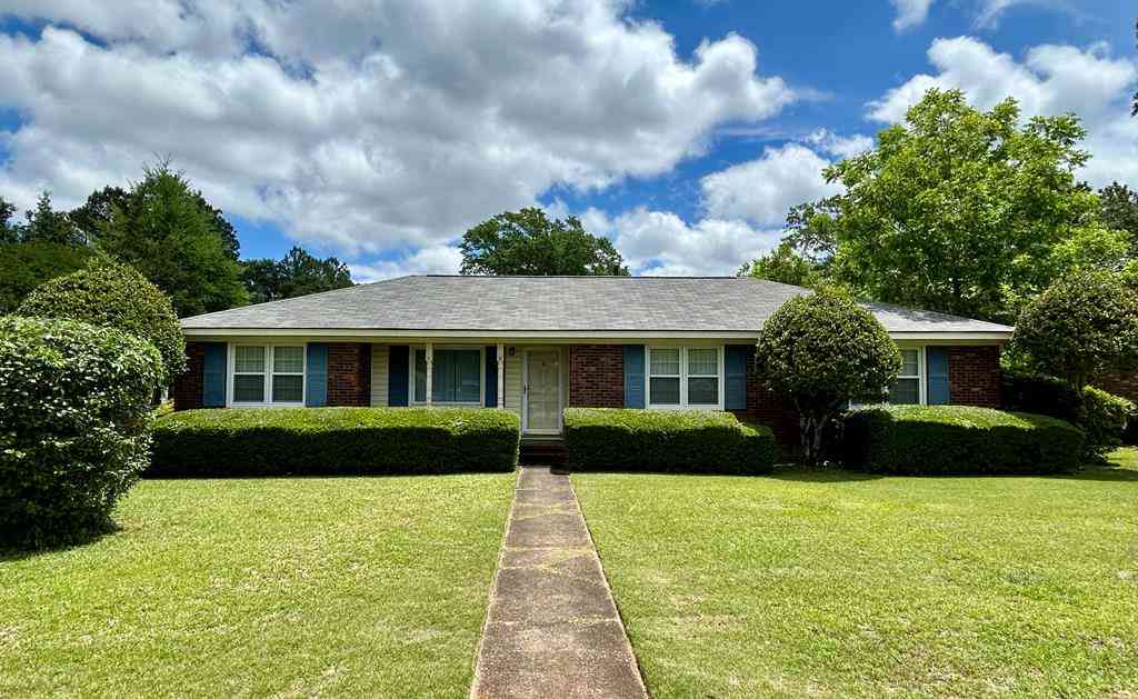 Homes For Sale - 2214 Doncaster Drive<br/> Albany, GA 31707