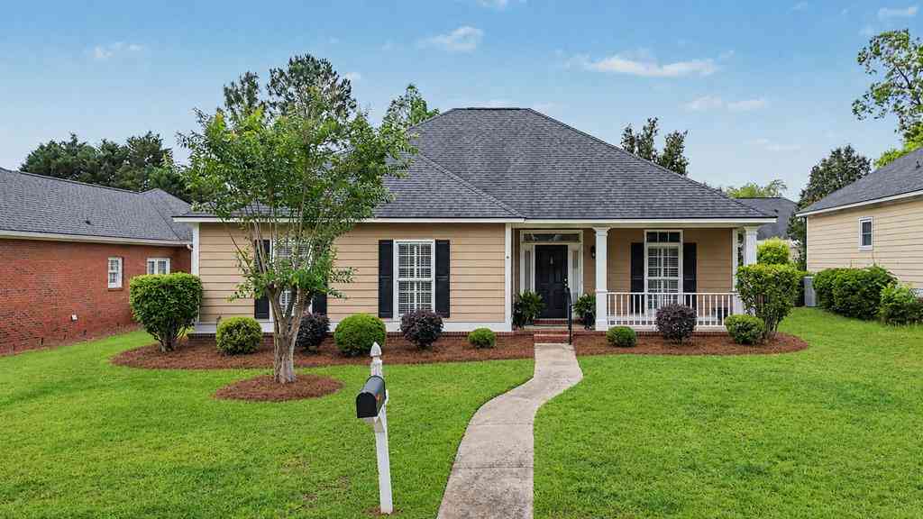 Homes For Sale - 3010 Ember Court<br/> Albany, GA 31721