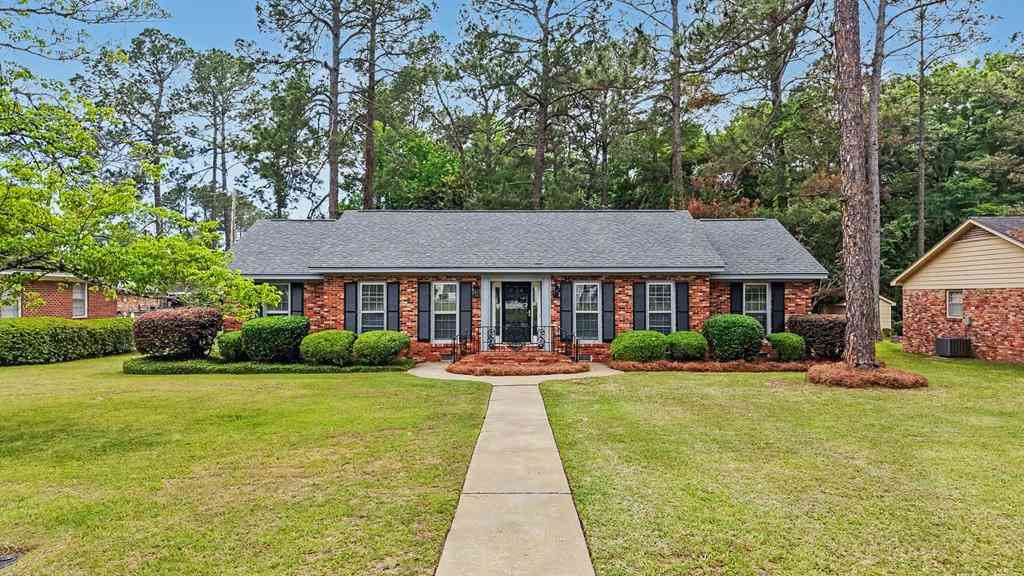 Homes For Sale - 2304 Hawthorne Drive<br/> Albany, GA 31707