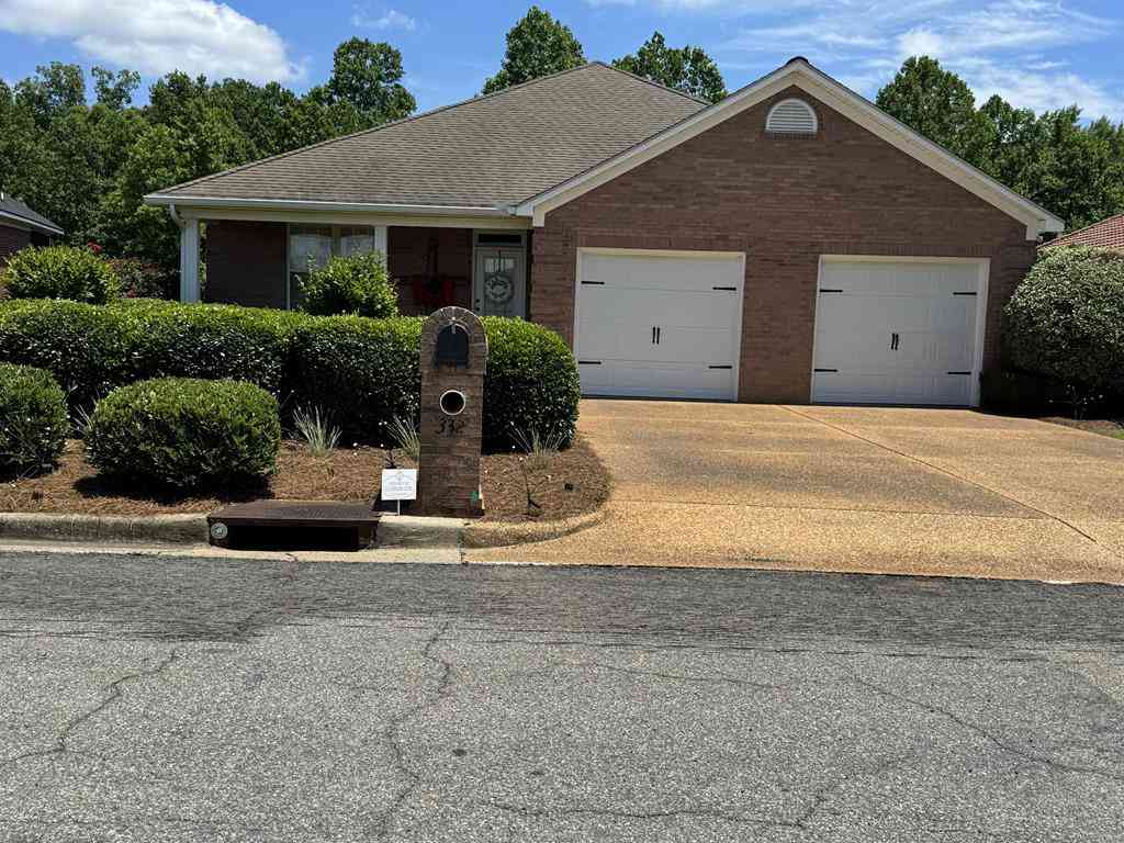 Homes For Sale - 332 Osprey Ridge Court<br/> Albany, GA 31721
