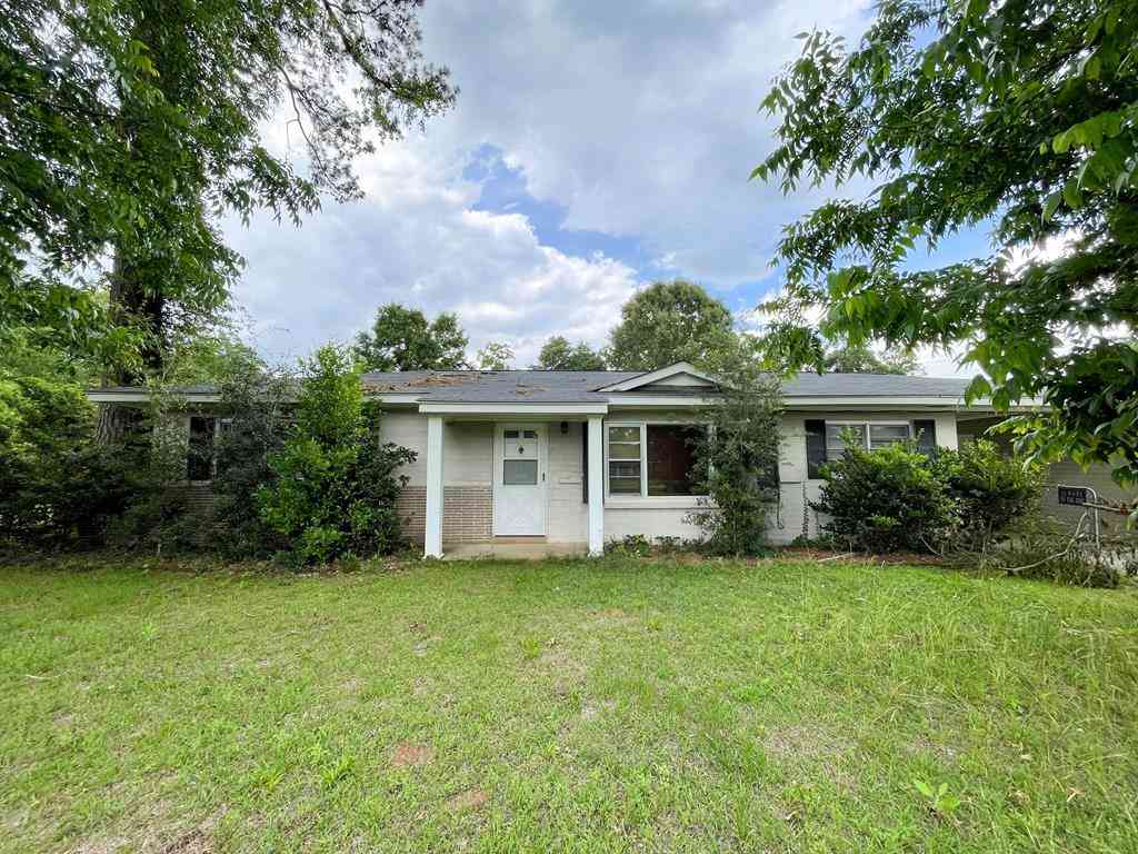 Homes For Sale - 111 SE Rosewood Drive<br/> Albany, GA 31705