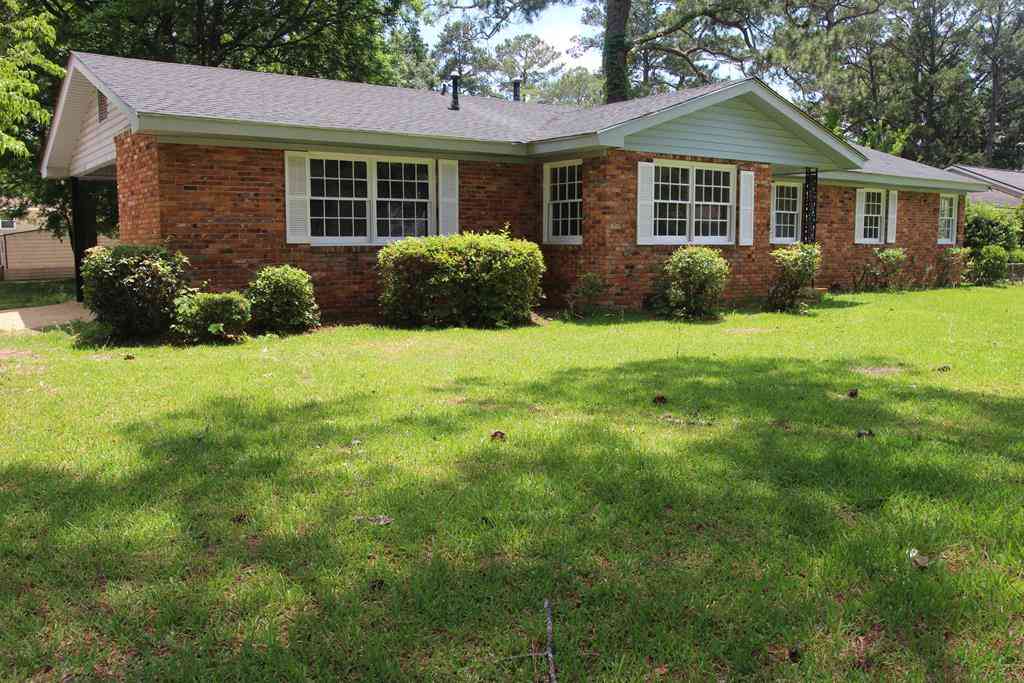 Homes For Sale - 2700 Pine Valley Rd<br/> Albany, GA 31707