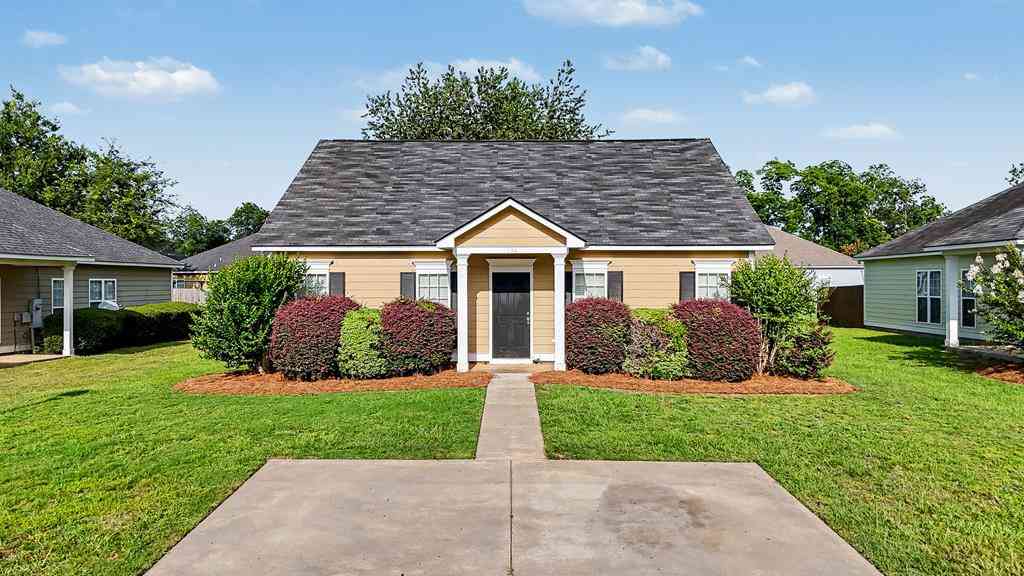 Homes For Sale - 134 Laurelwood Court<br/> Leesburg, GA 31763