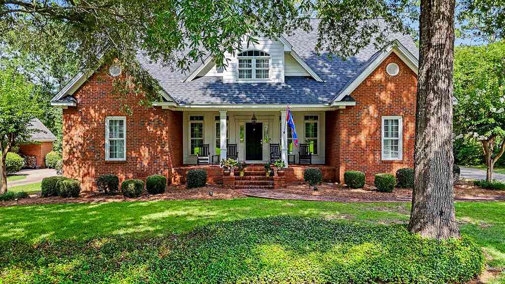 Homes For Sale - 2104 Beacon Court<br/> Albany, GA 31707