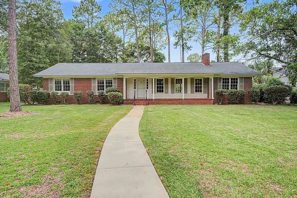Homes For Sale - 2012 Lakeridge Drive<br/> Albany, GA 31707