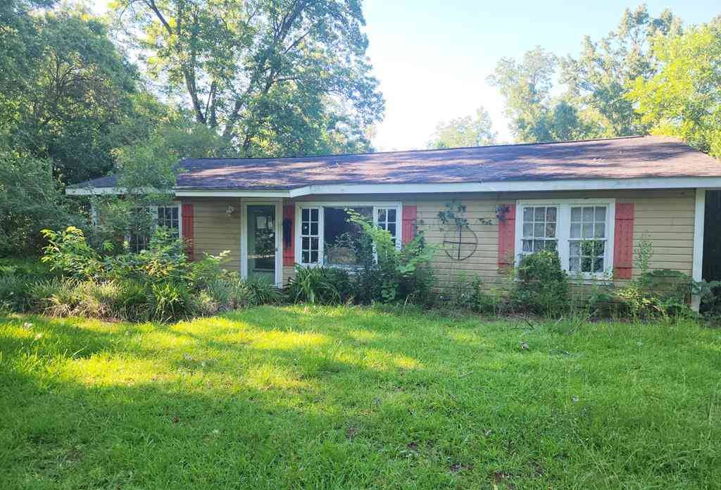 Homes For Sale - 127 W Bush Street<br/> Sale City, GA 31784